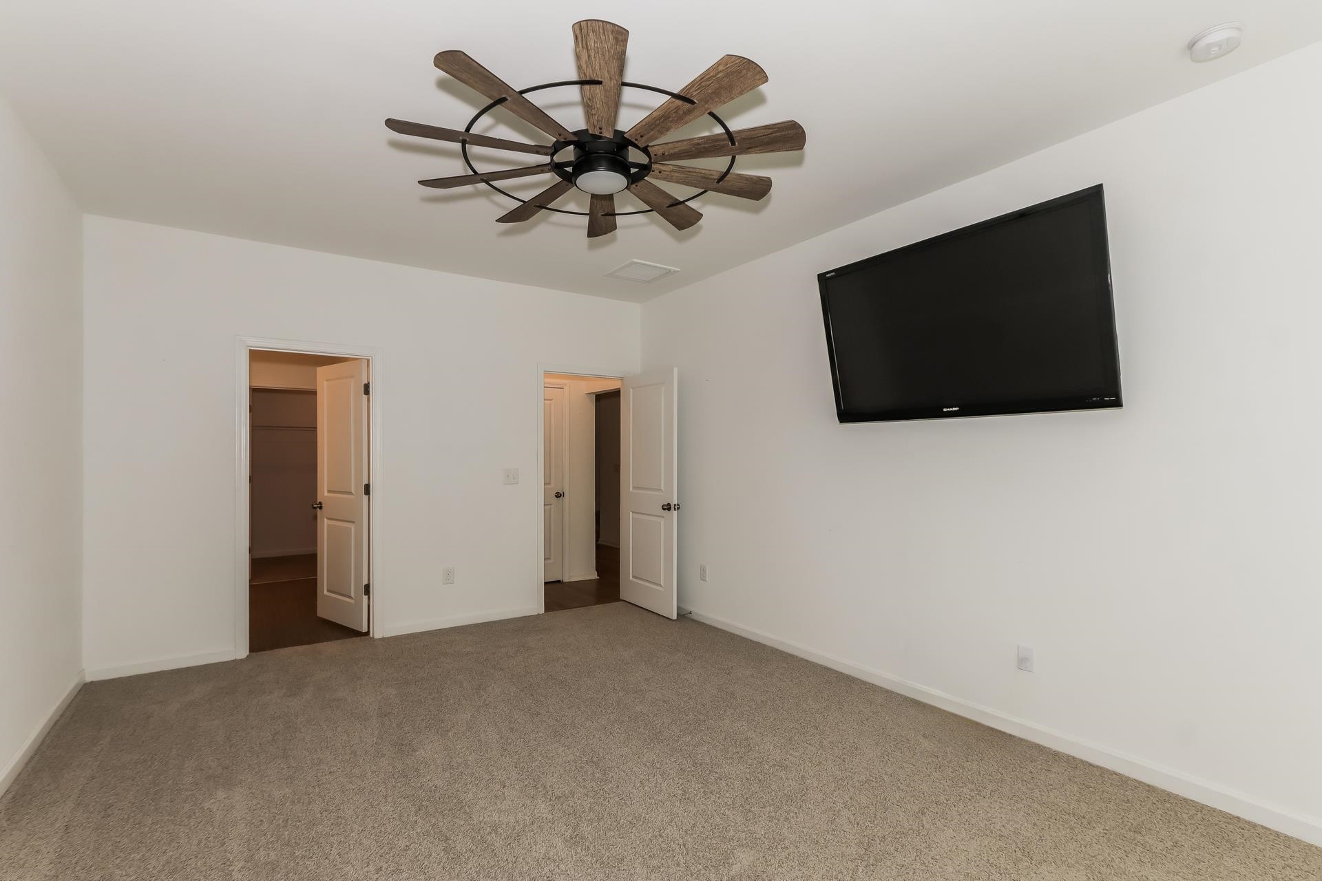 1126 Joywood Dr. Property Photo 8
