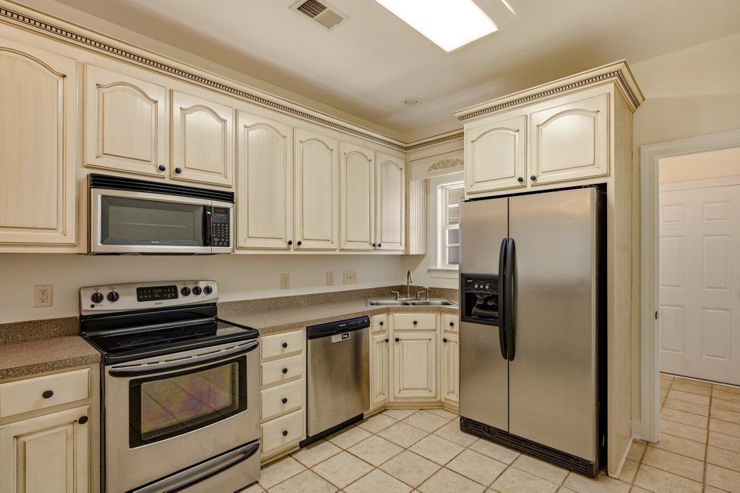 209 Spencerswood Dr. Property Photo 8