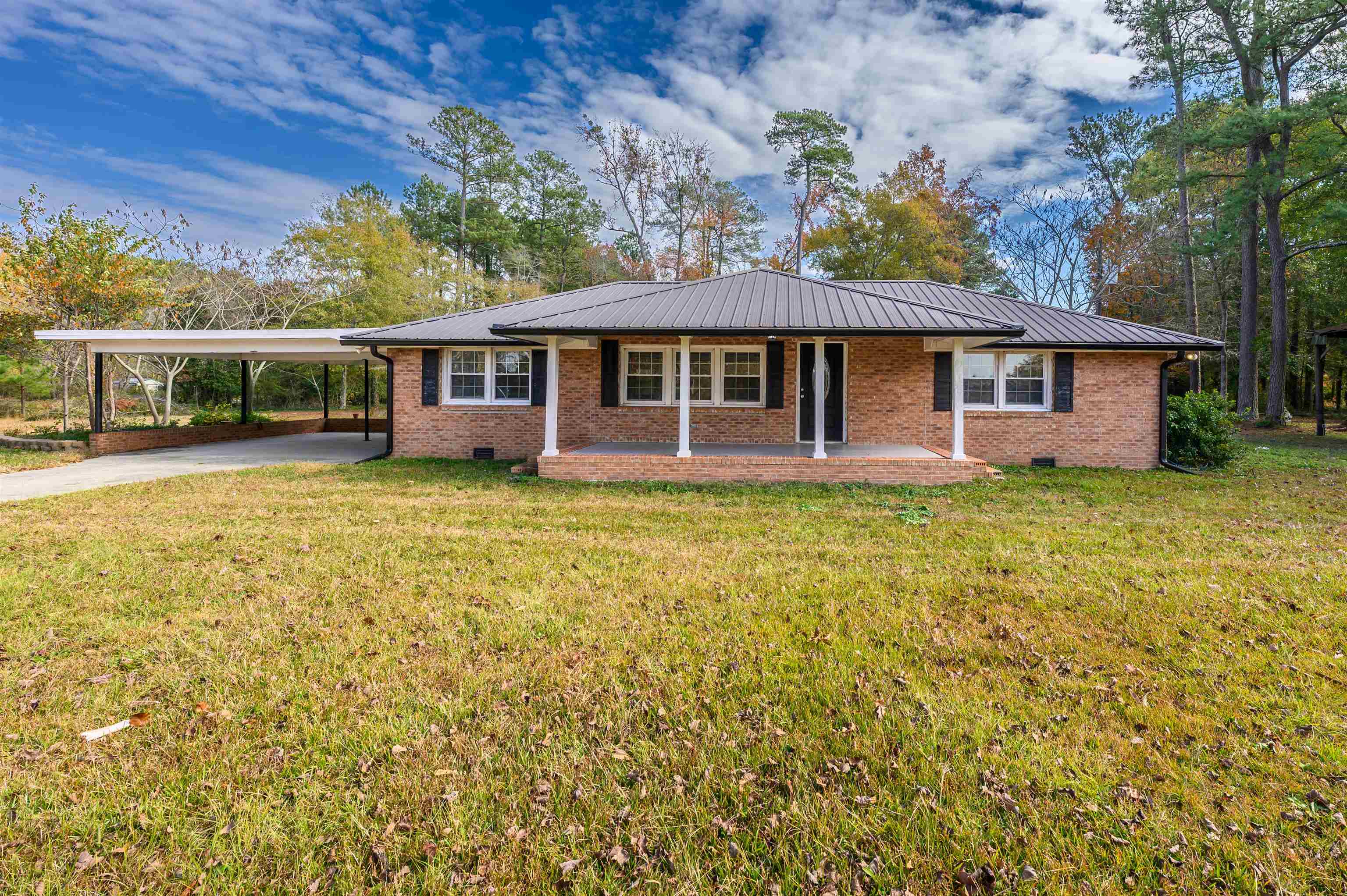 912 Camp Wiggins Rd. Property Photo 1
