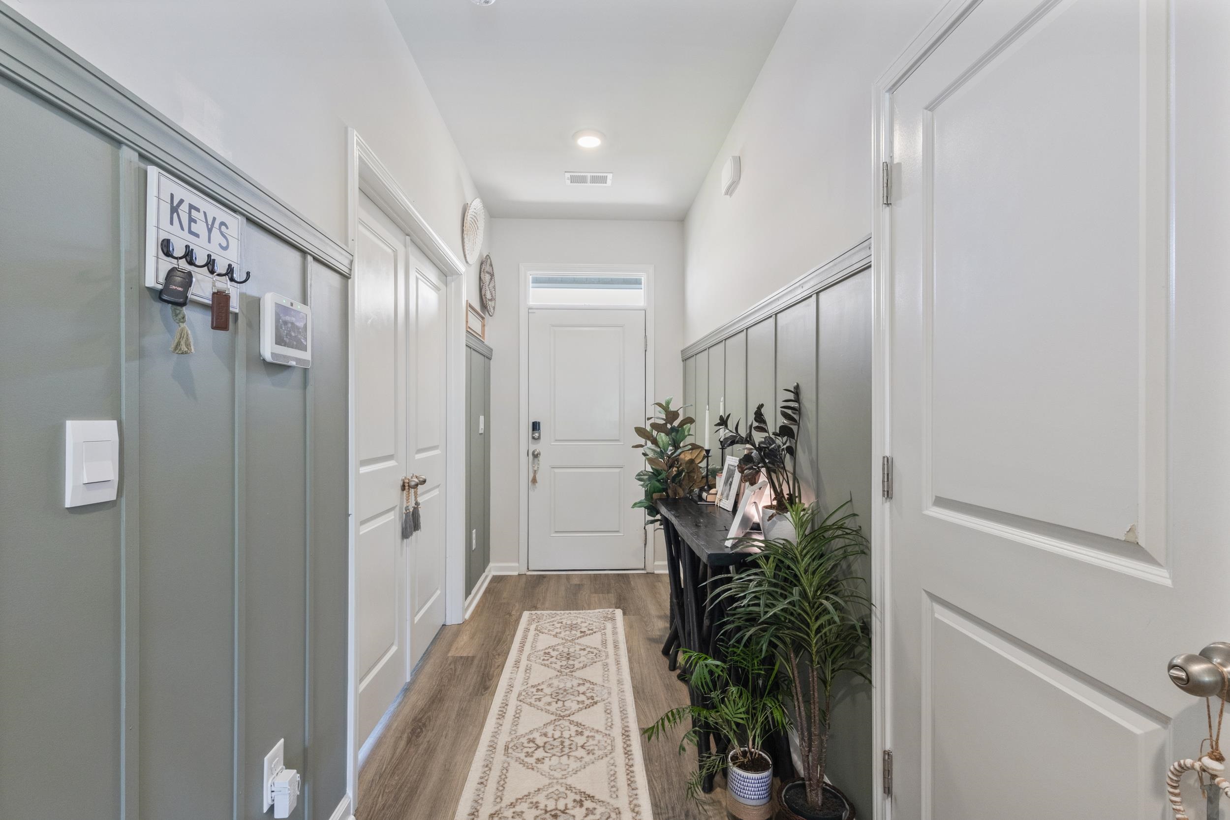 1070 Sennema Circle Property Photo 4
