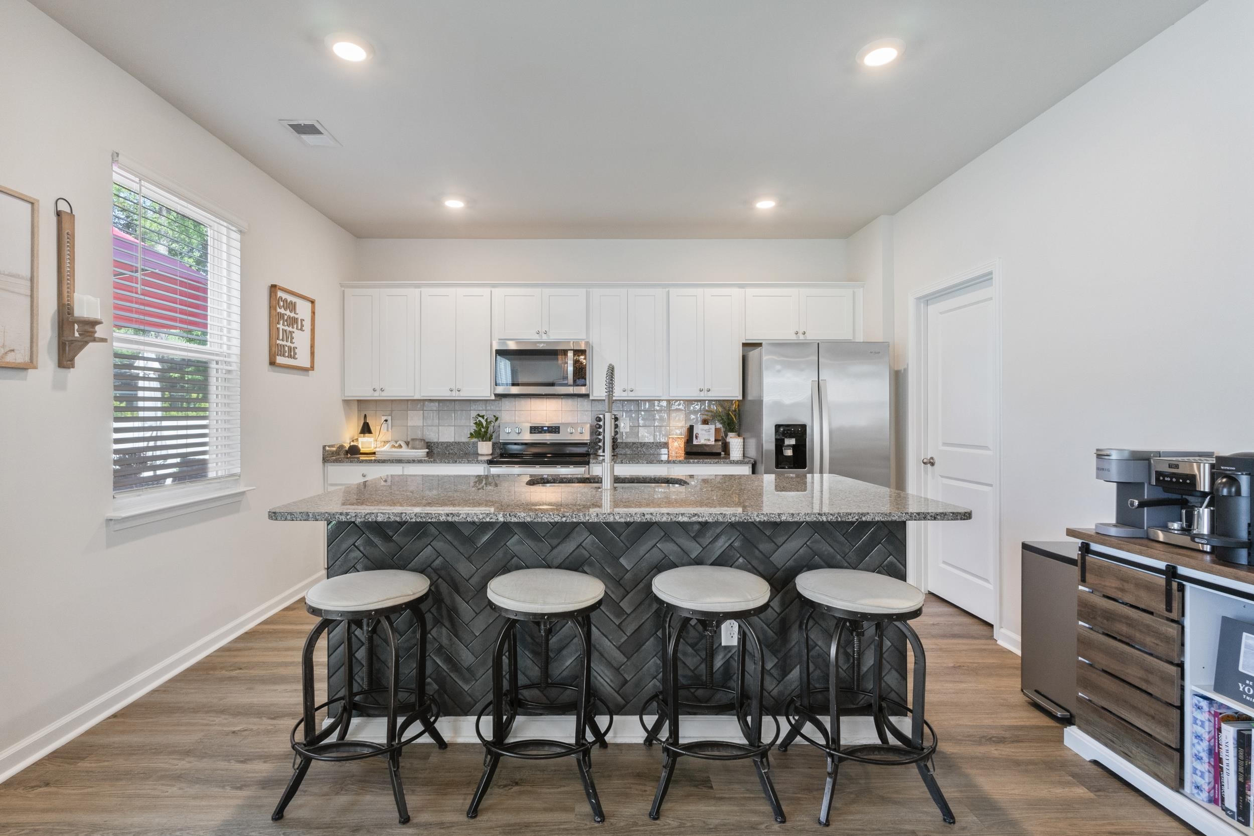 1070 Sennema Circle Property Photo 8