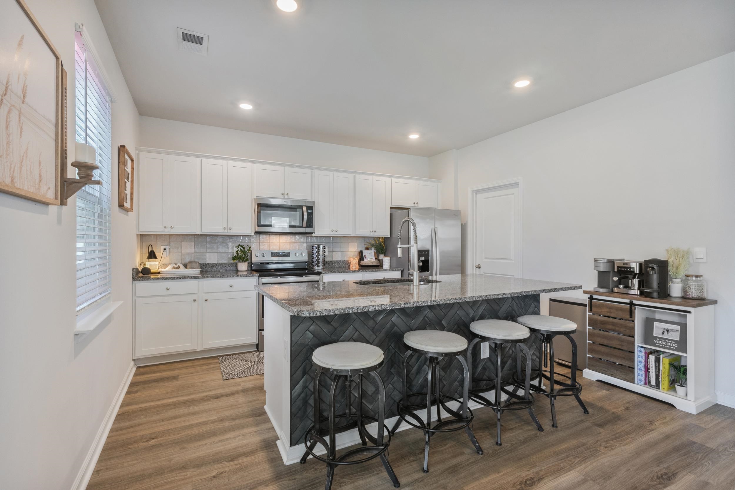 1070 Sennema Circle Property Photo 9
