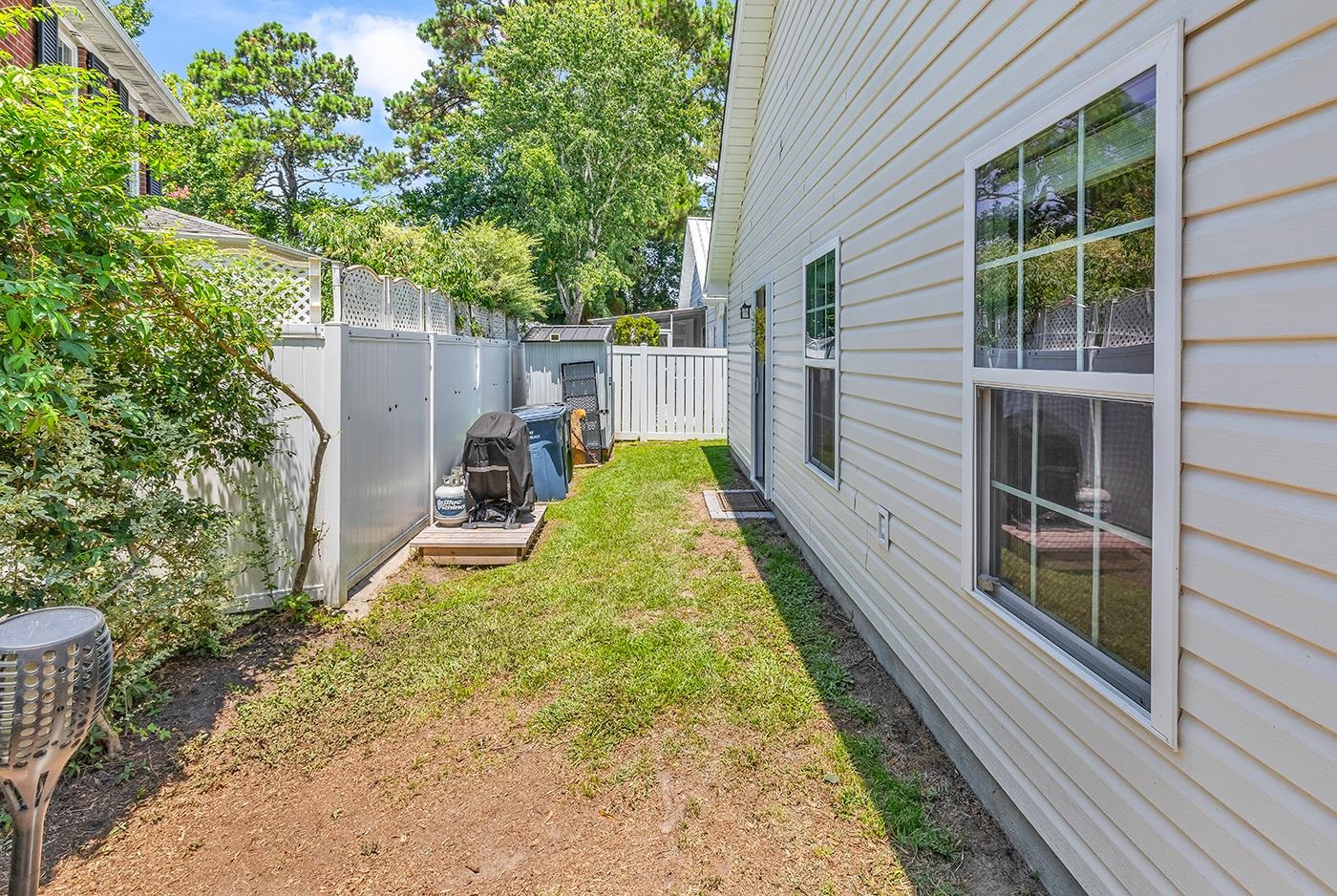 872 Brenda Pl. Property Photo 21