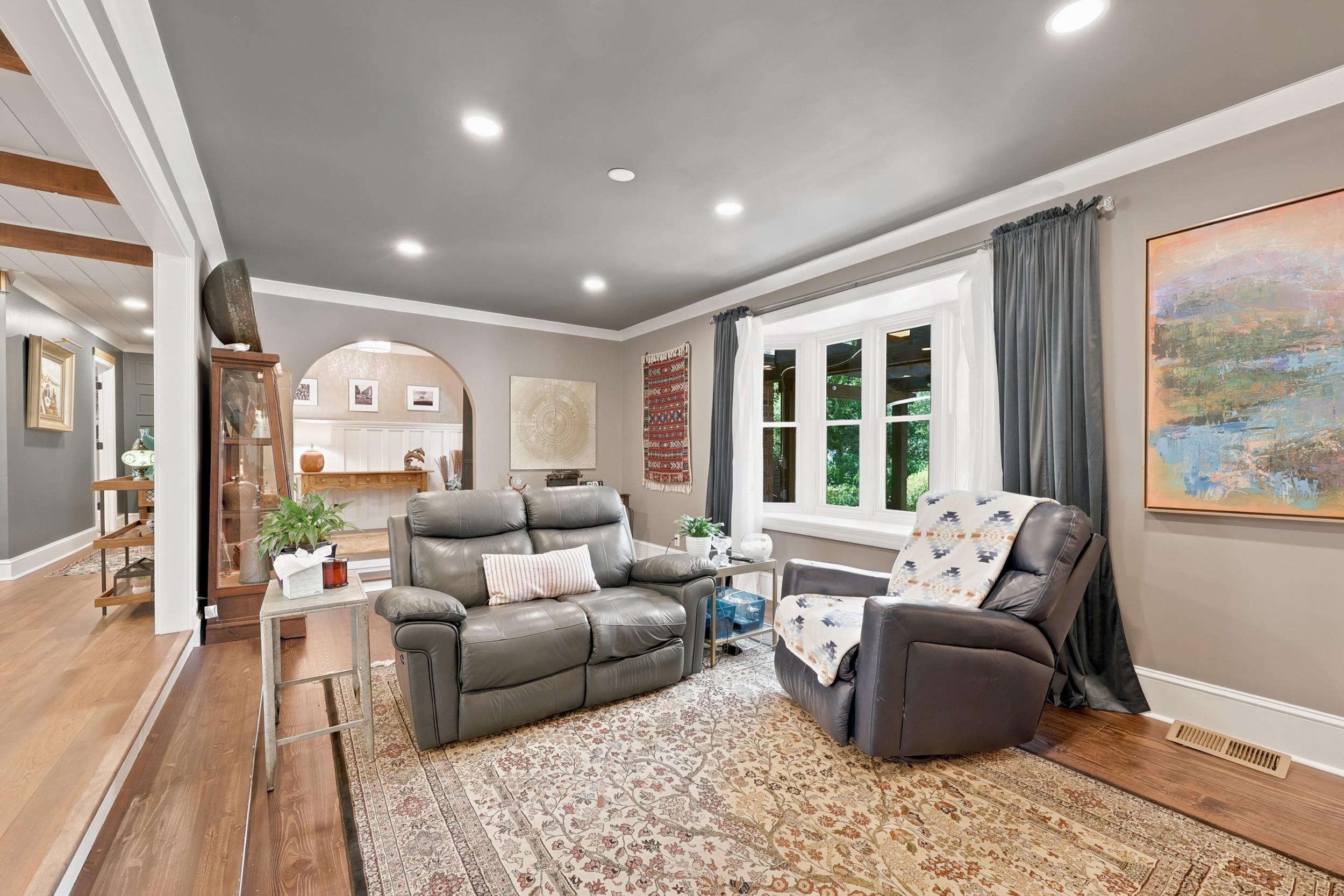 109 E Coker Ln. Property Photo 6