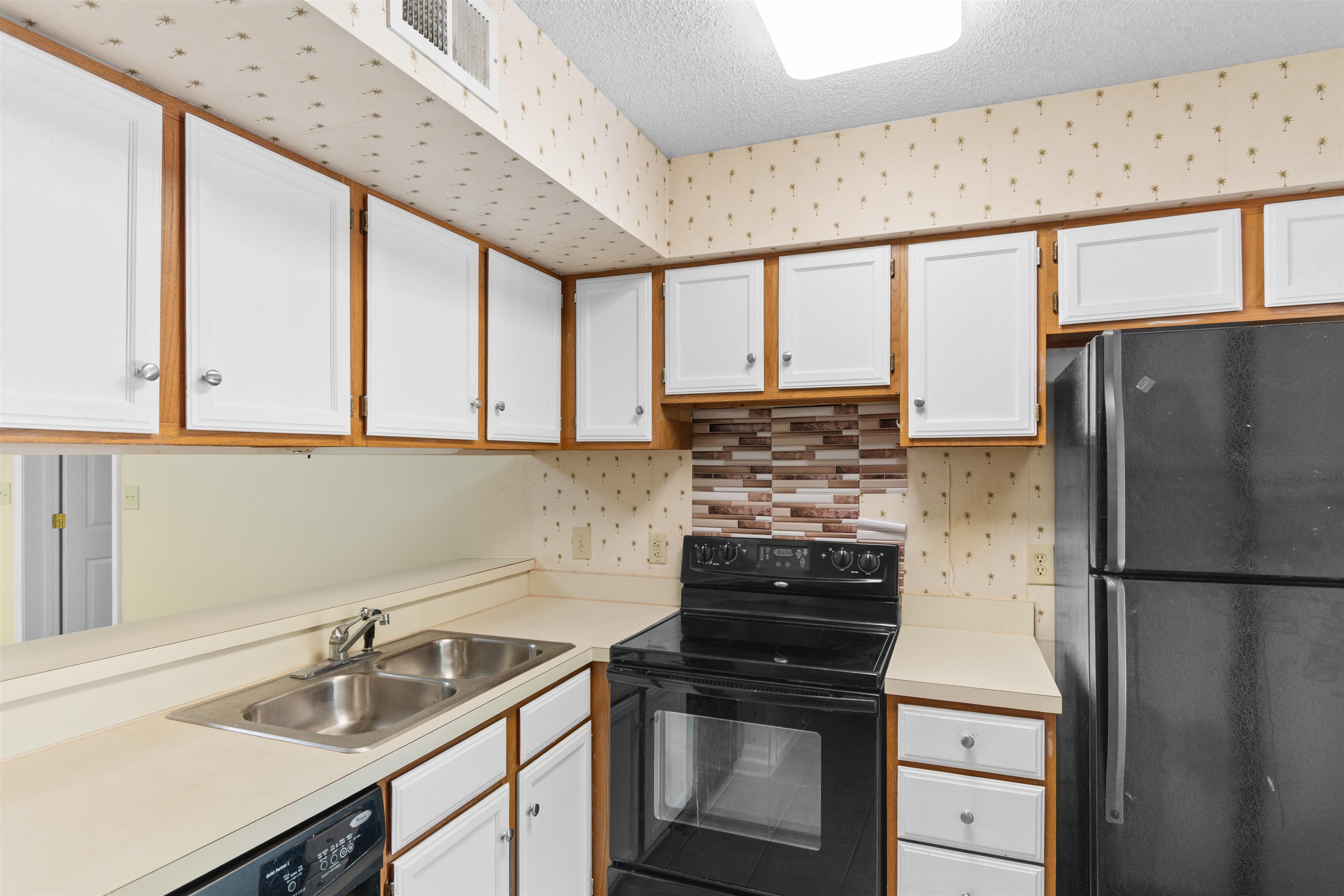 4601 Greenbriar Dr. Property Photo 5