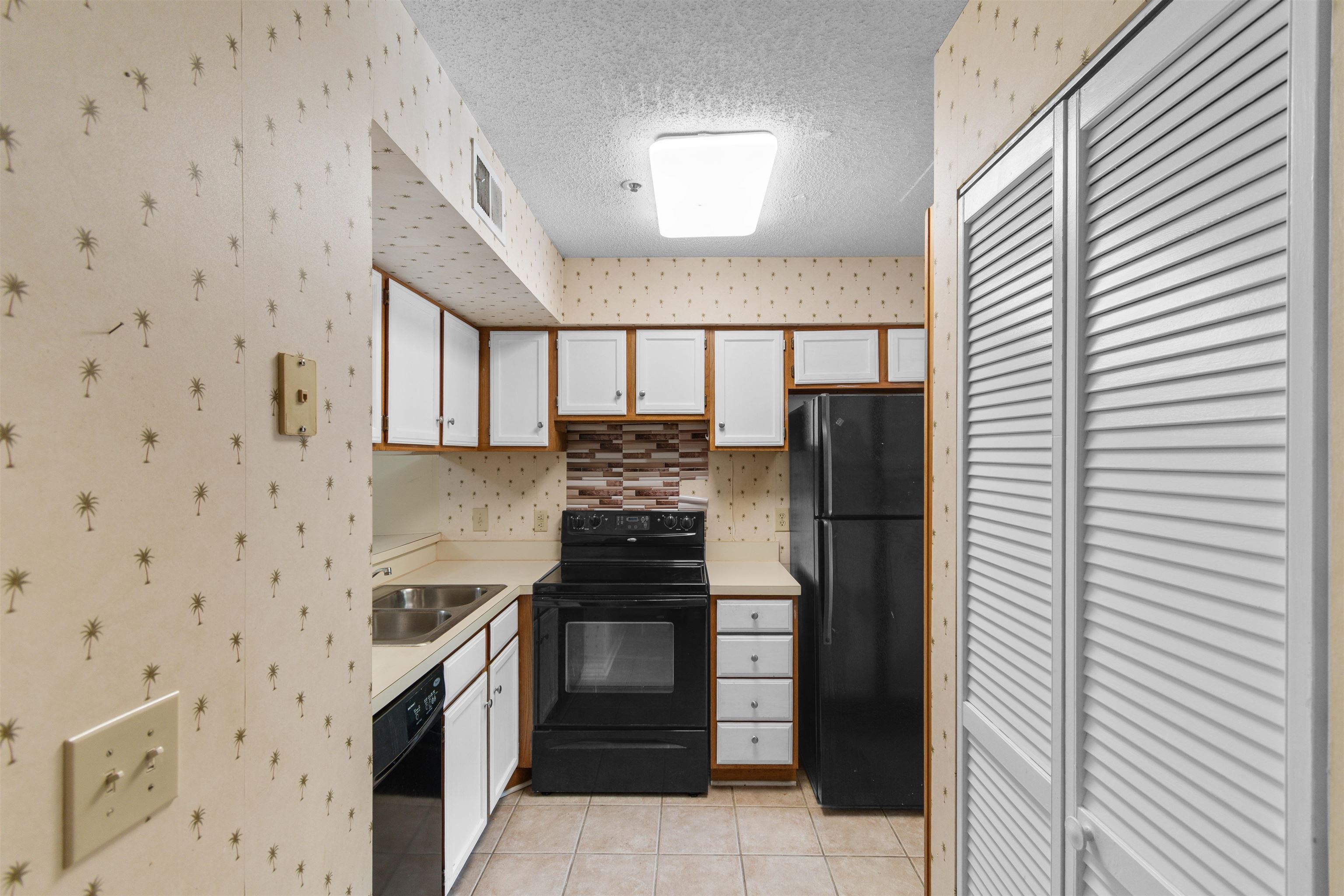 4601 Greenbriar Dr. Property Photo 6
