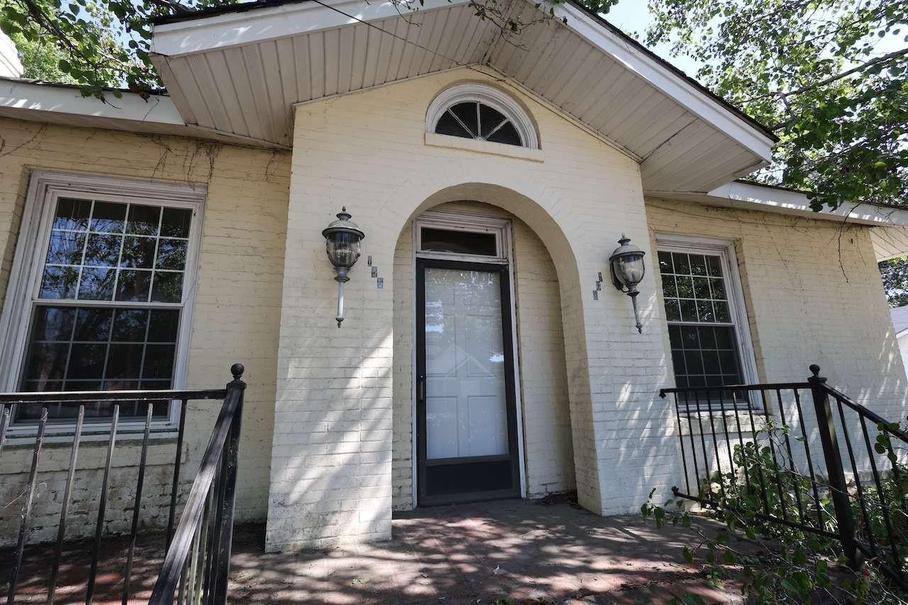 108 W Smith St. Property Photo 2