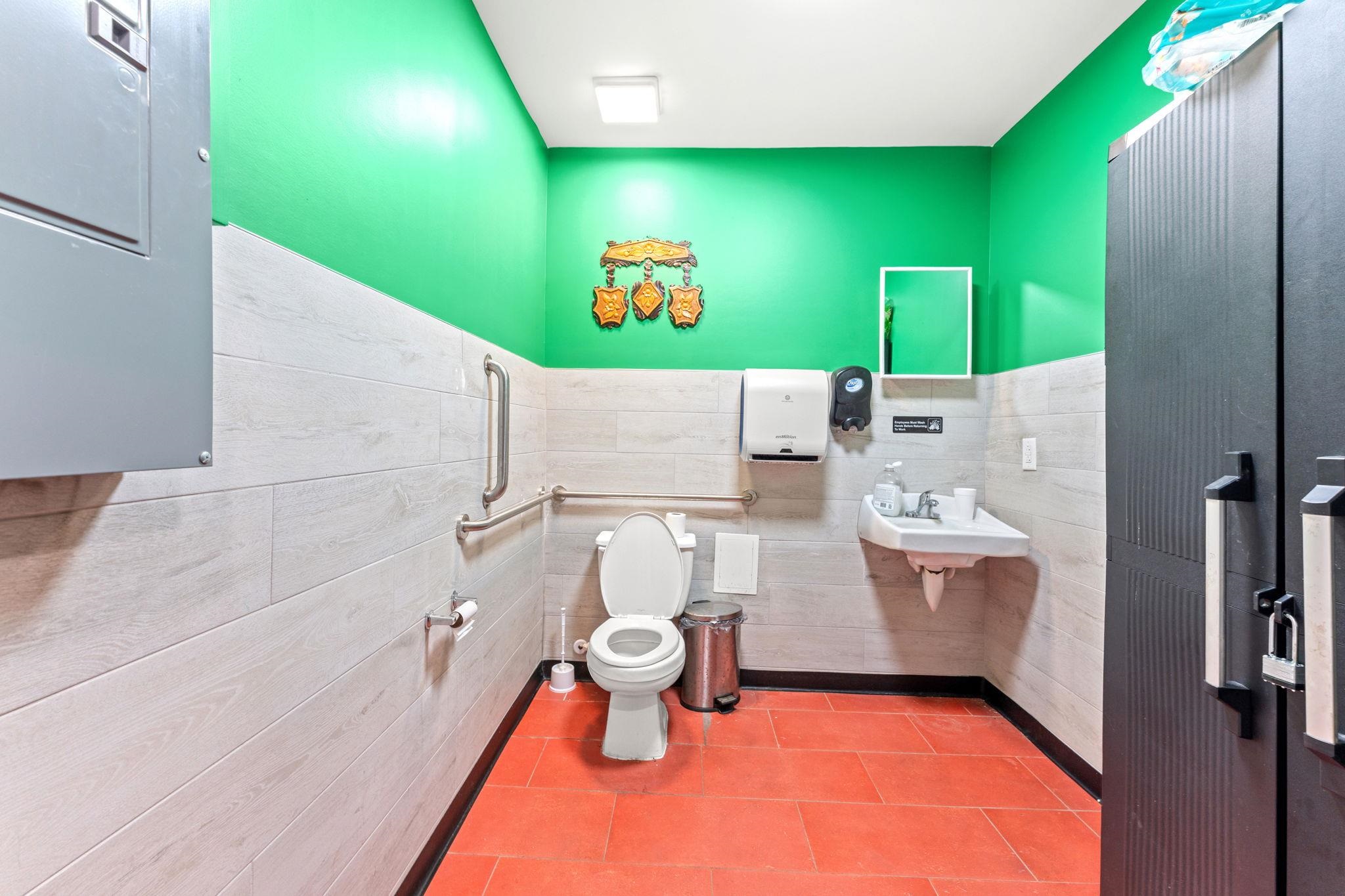 307 Broadway St. Property Photo 12