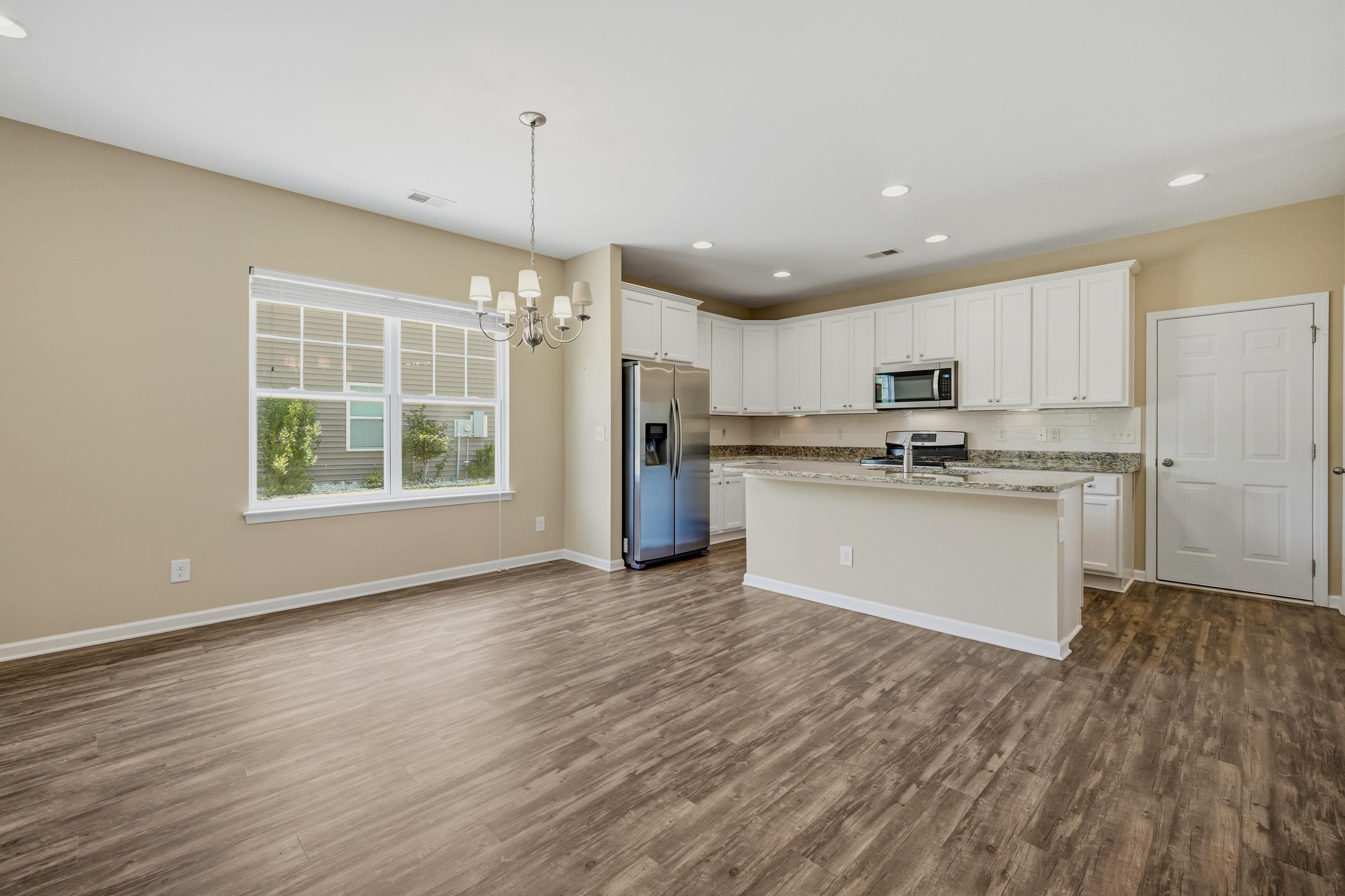 909 Cypress Way Property Photo 11