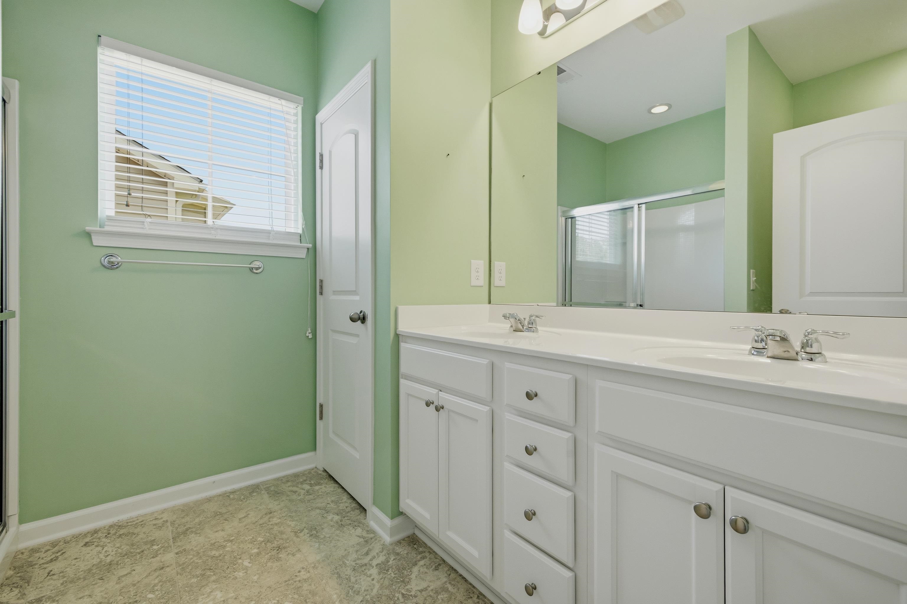 909 Cypress Way Property Photo 28