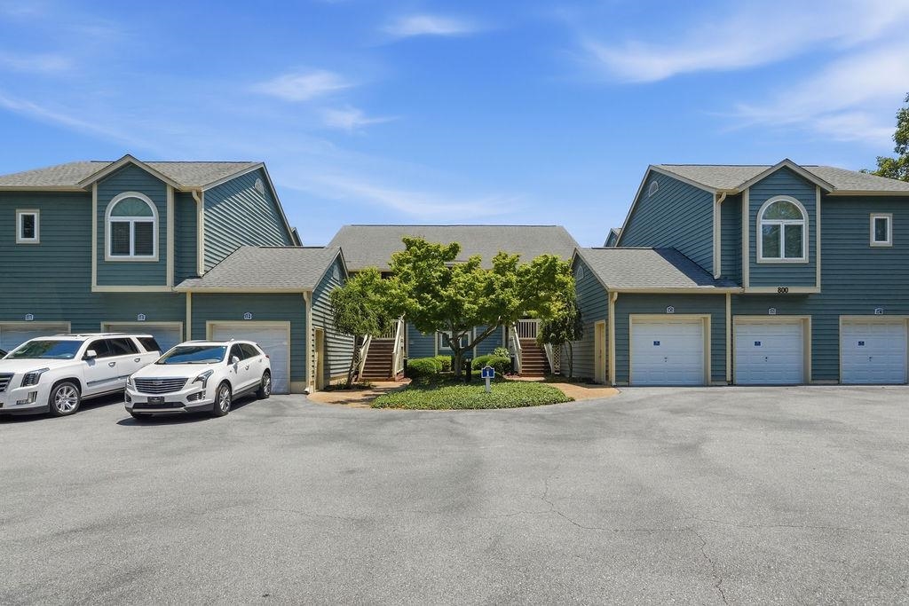 800 Castleford Circle Property Photo 1