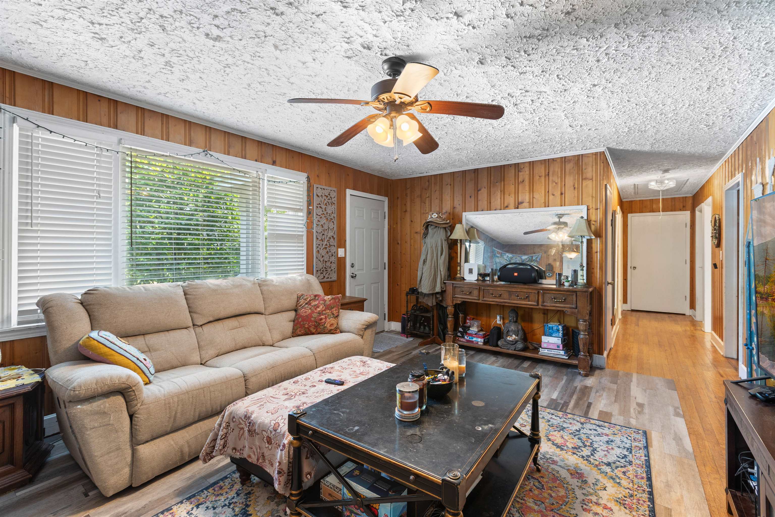 611 Collins St. Property Photo 4