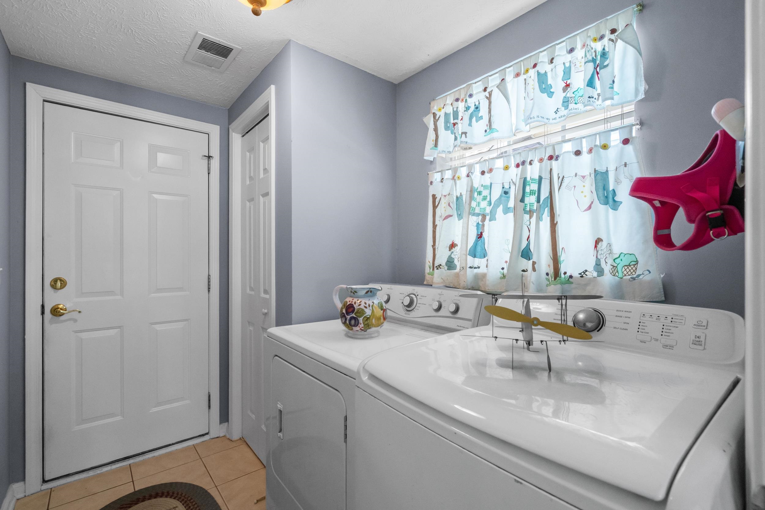 2818 Sanctuary Blvd. Property Photo 31
