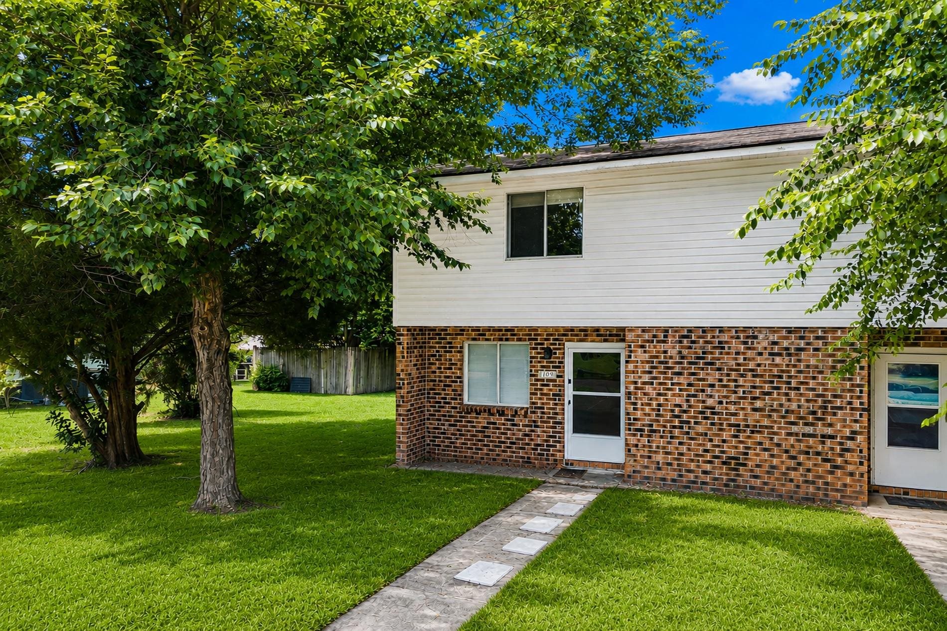 309 Oak St. Property Photo 4