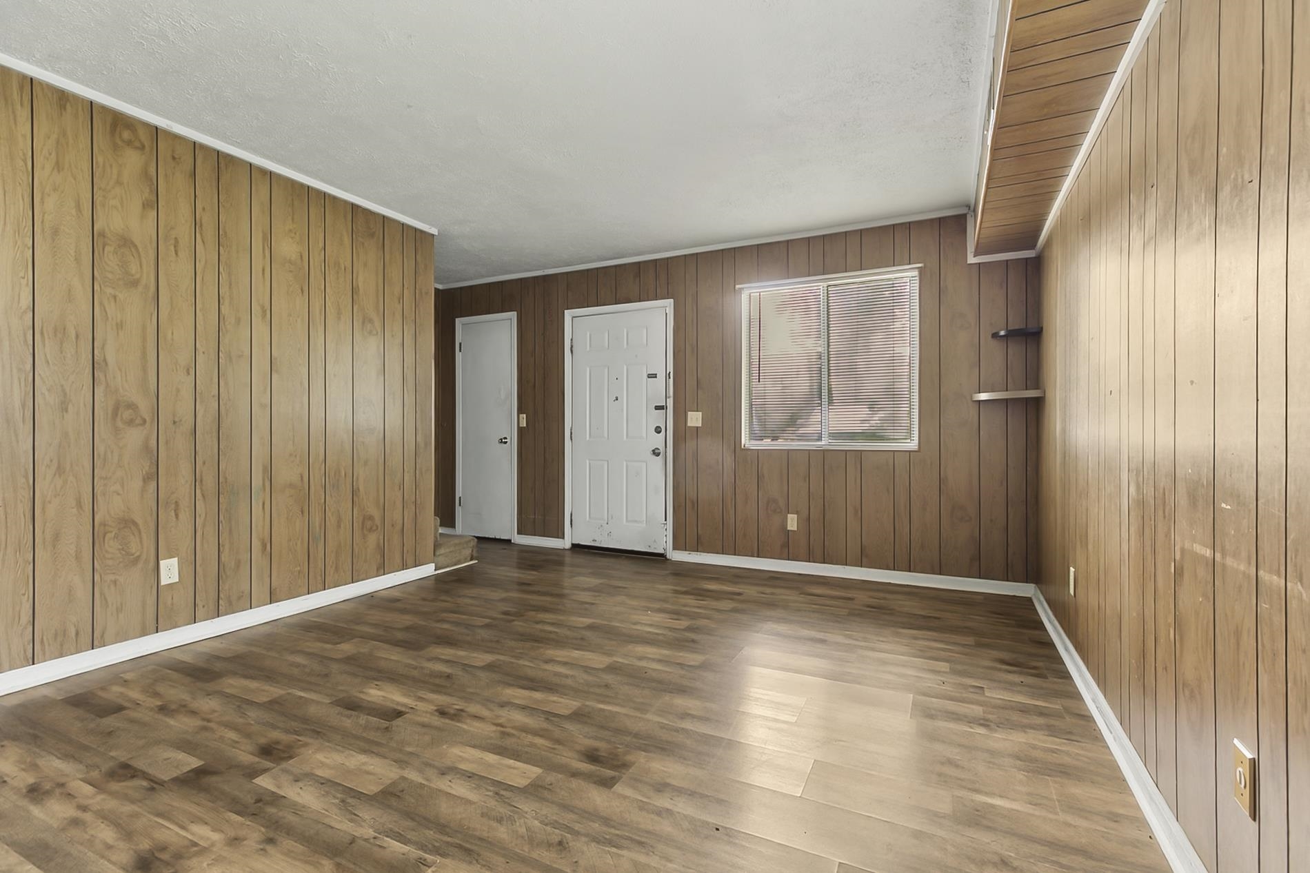 309 Oak St. Property Photo 10