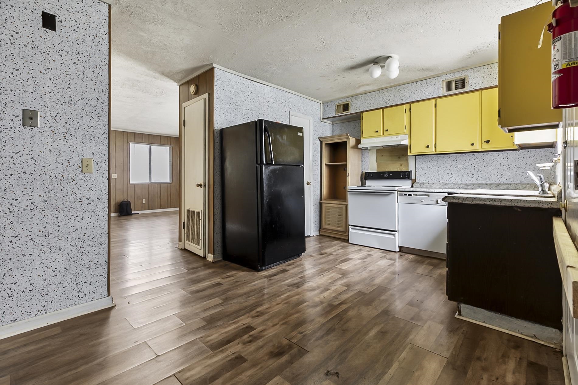 309 Oak St. Property Photo 14