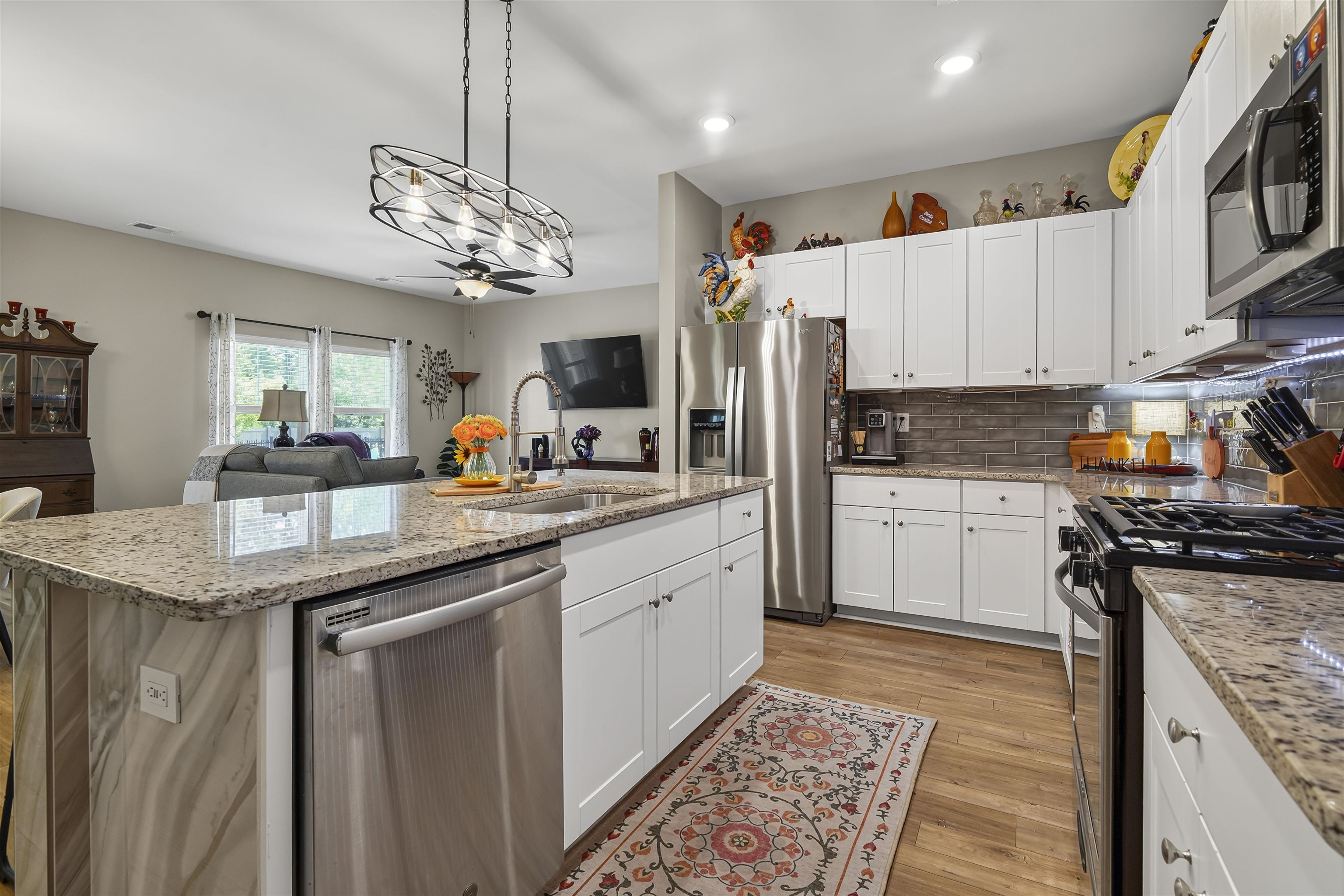 169 Cypress Tree Loop Property Photo 4