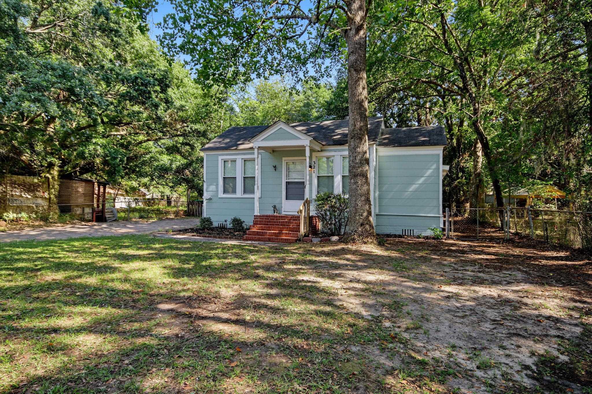 321 Park St. Property Photo 4