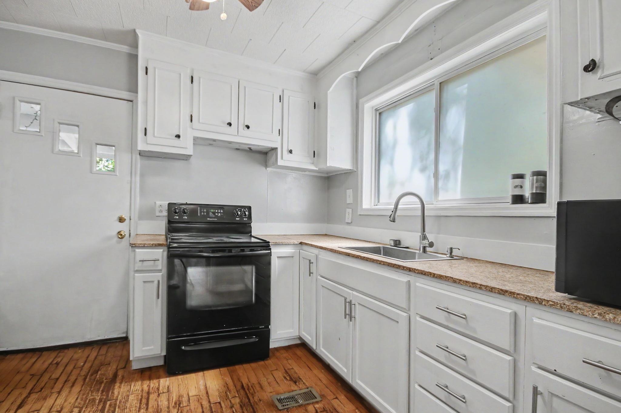 321 Park St. Property Photo 12