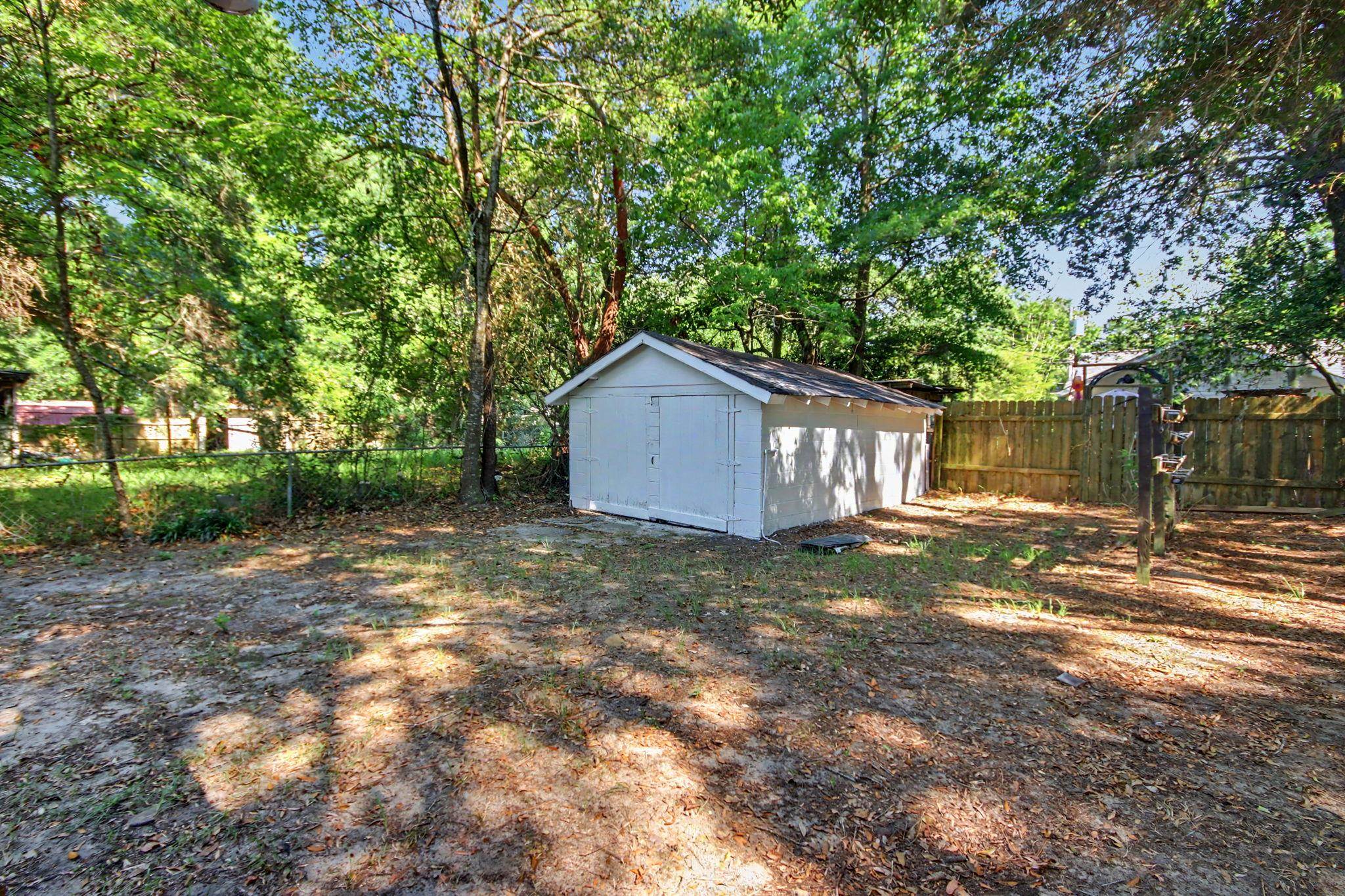 321 Park St. Property Photo 24