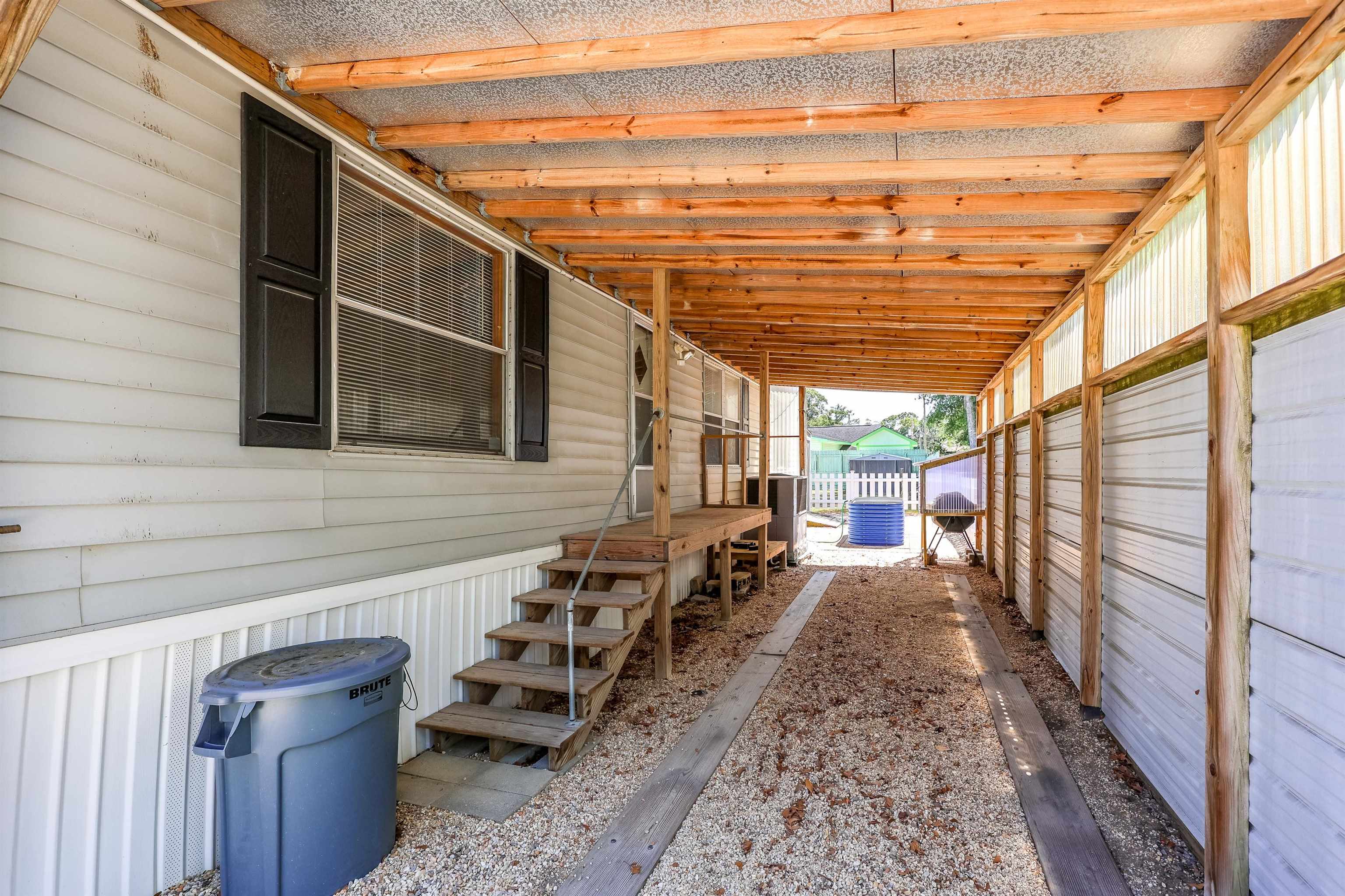 555 Woodland Dr. Property Photo 2