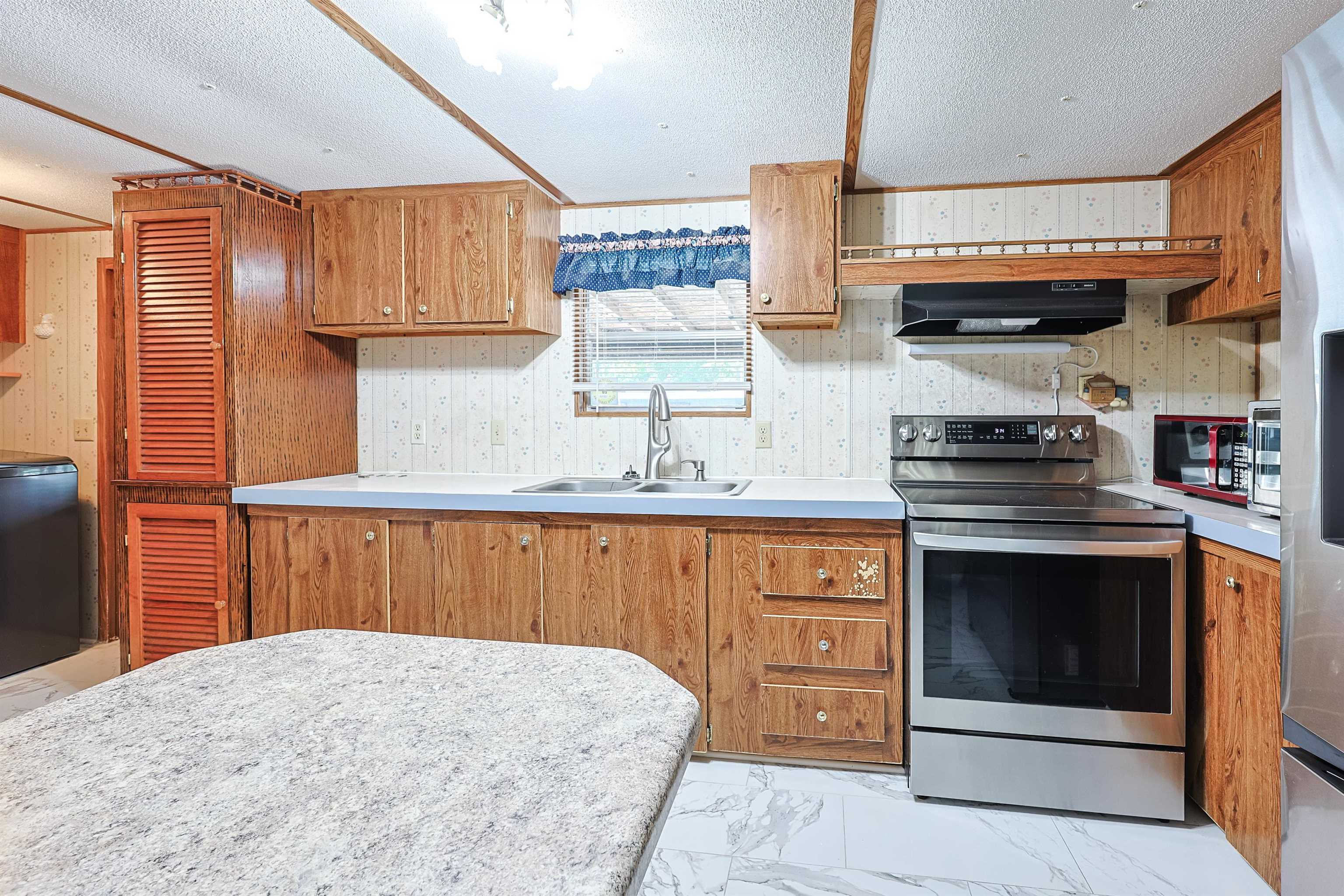 555 Woodland Dr. Property Photo 9