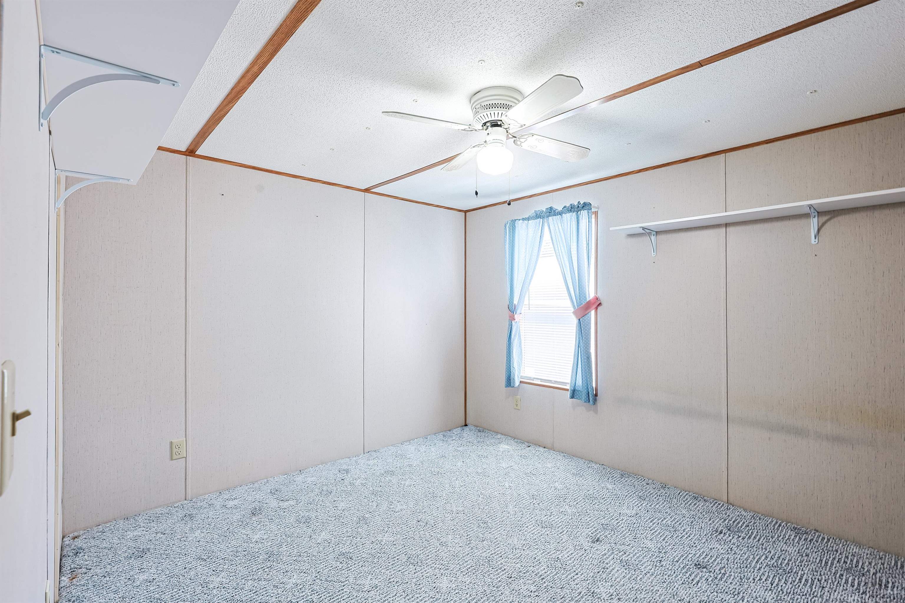 555 Woodland Dr. Property Photo 15