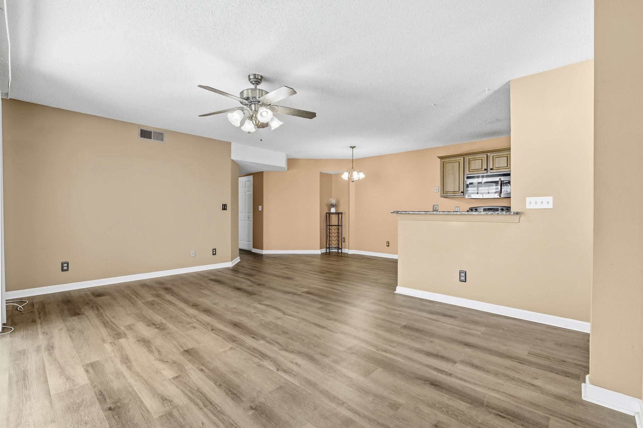 2181 Clearwater Dr. Property Photo 8