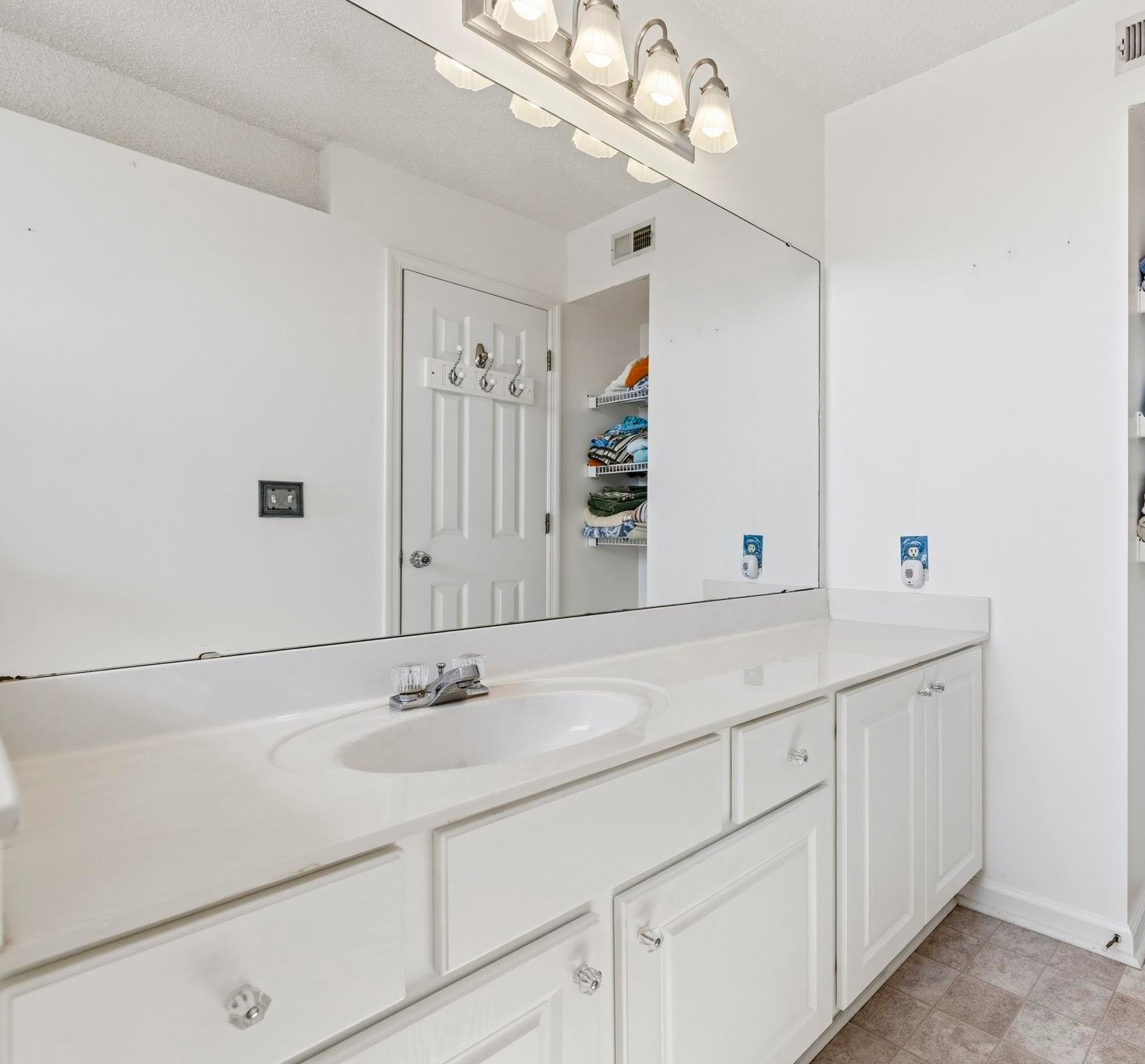 2181 Clearwater Dr. Property Photo 19