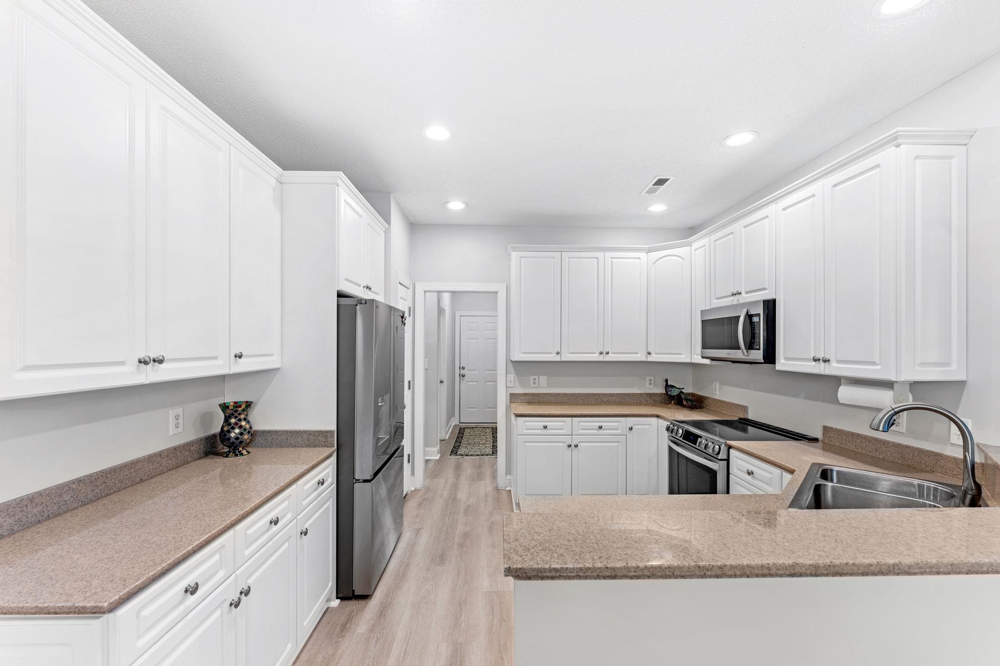 515 Sea Island Way Property Photo 13