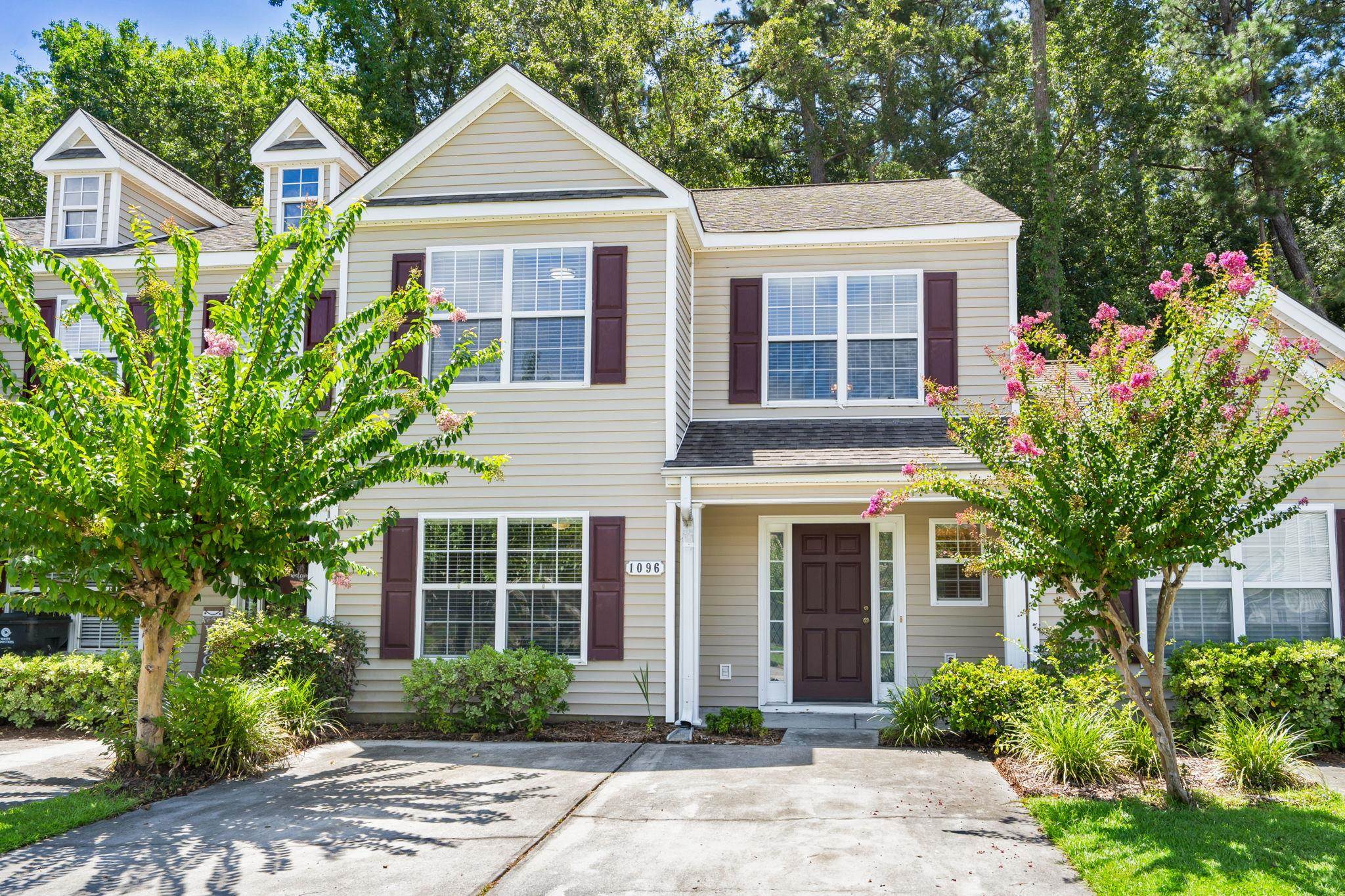 1096 Harvest Circle Property Photo 1