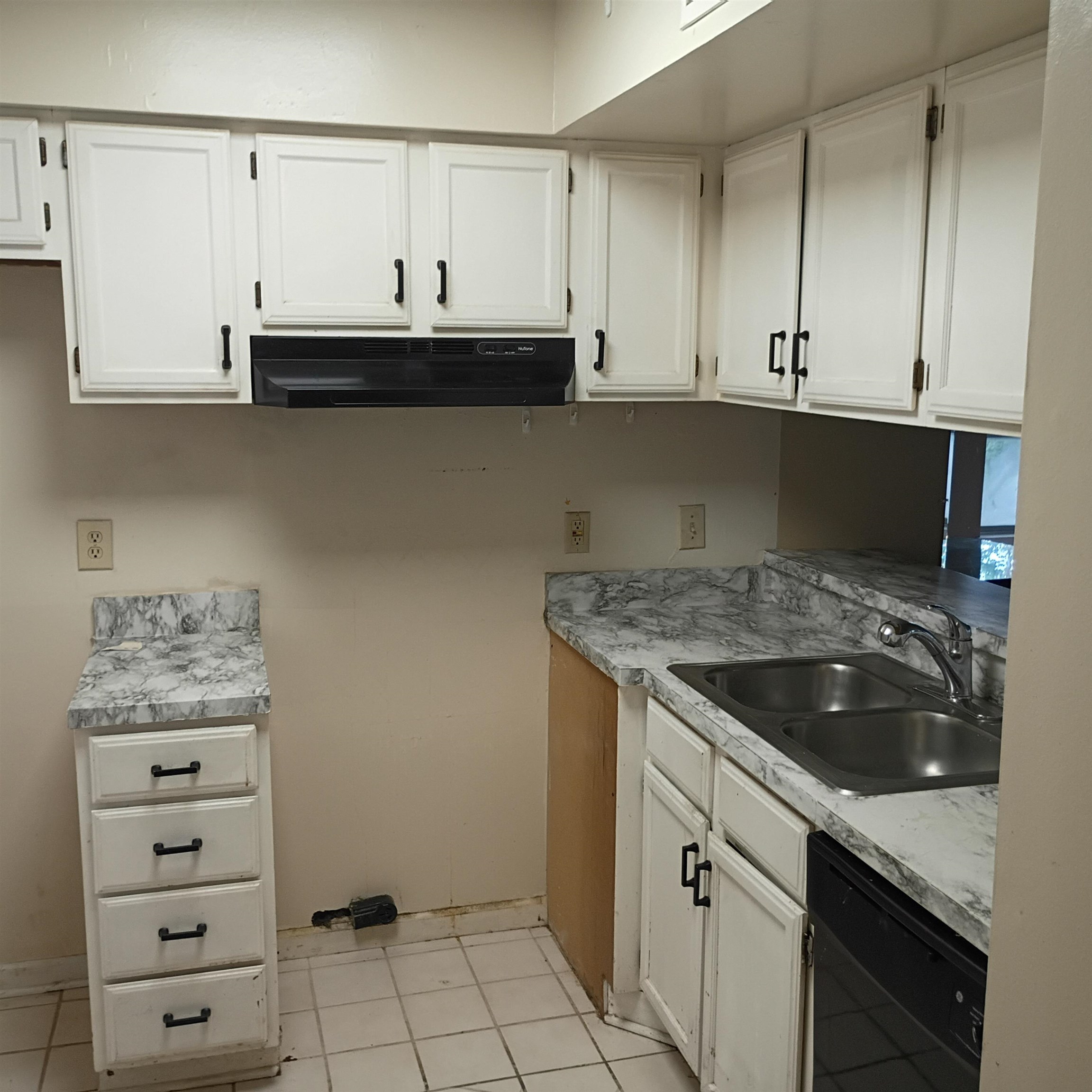 4601 Greenbriar Dr. Property Photo 2