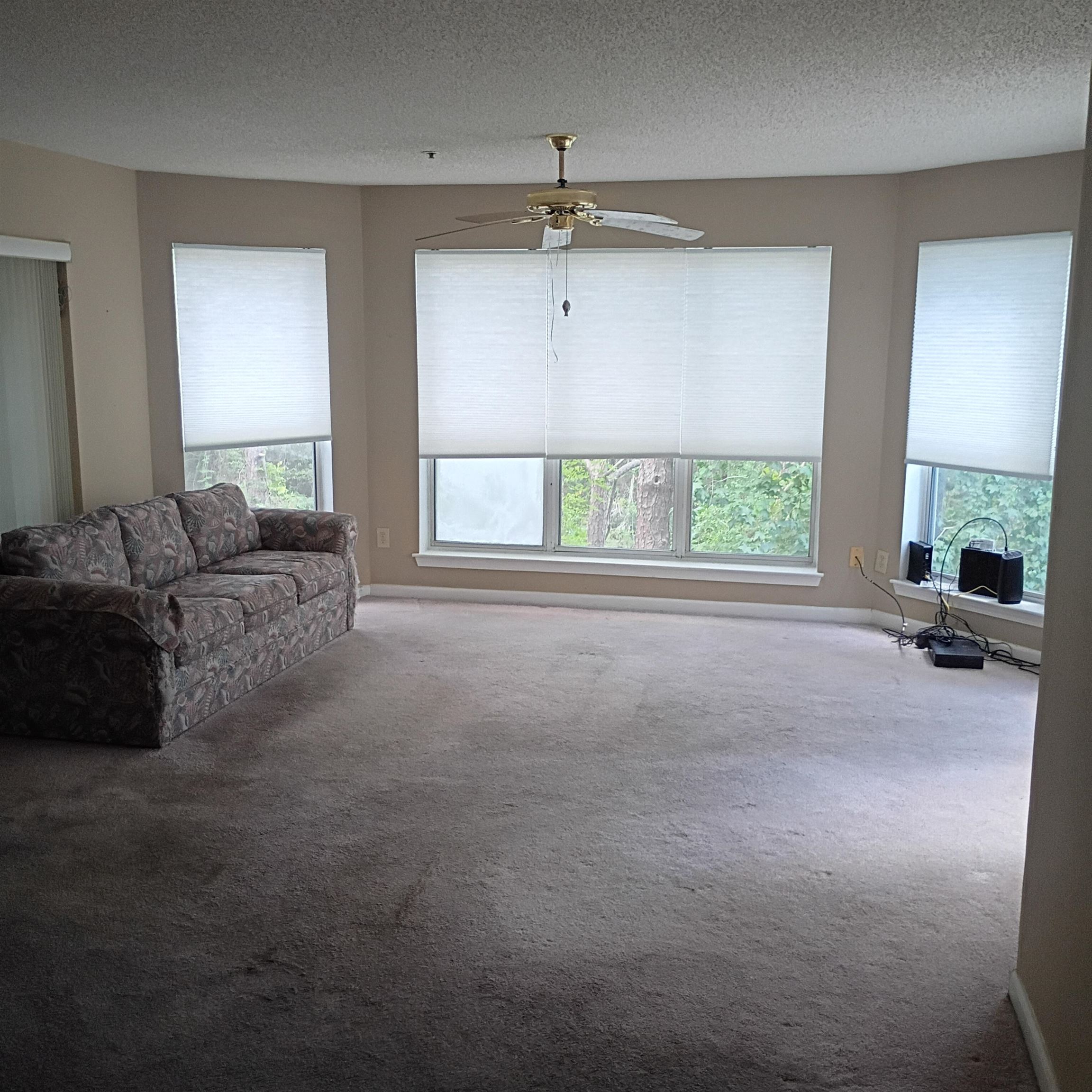 4601 Greenbriar Dr. Property Photo 3