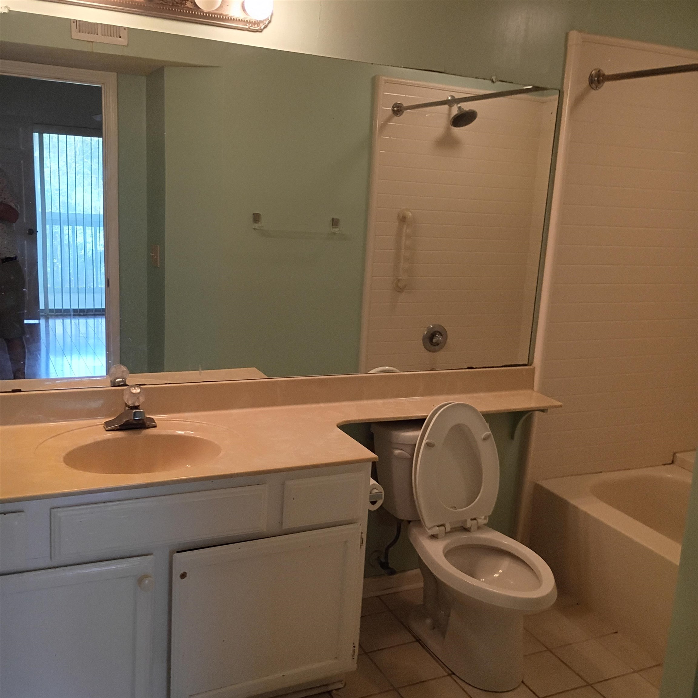 4601 Greenbriar Dr. Property Photo 5