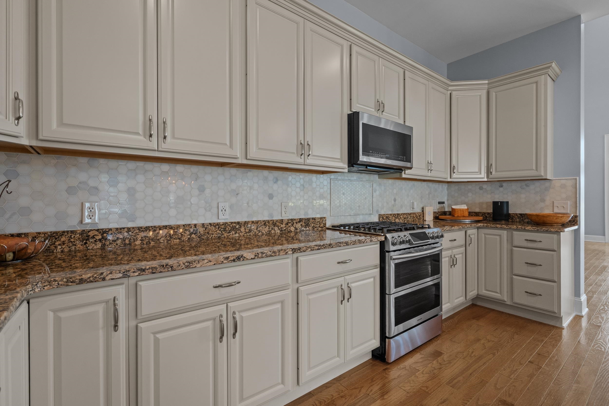 438 Seabury Ln. Property Photo 17