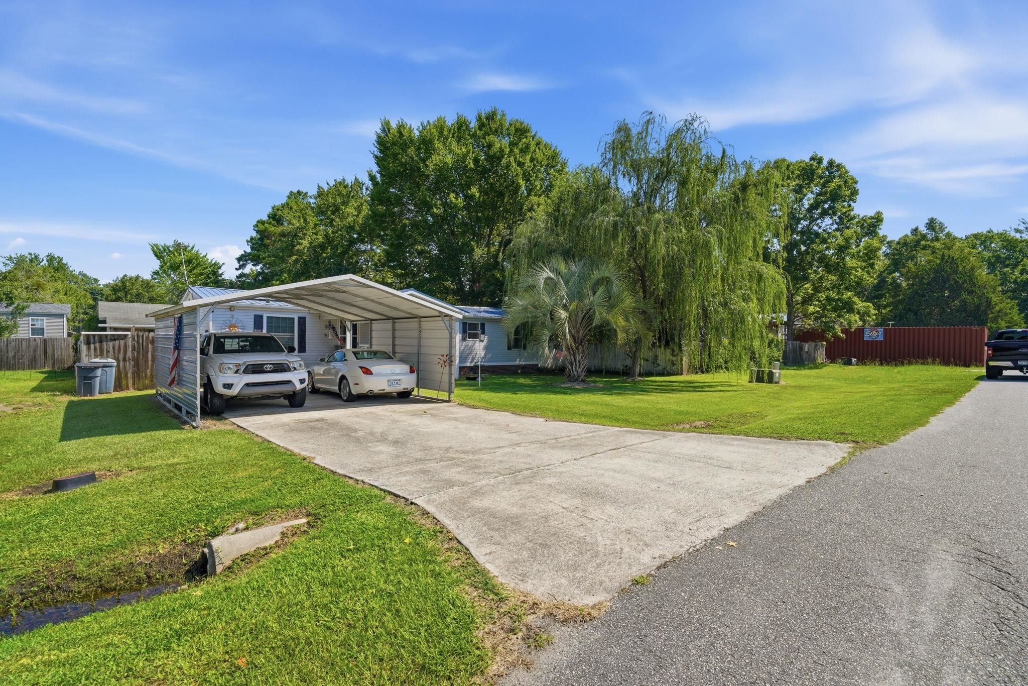 745 River Cliff Dr. Property Photo 3