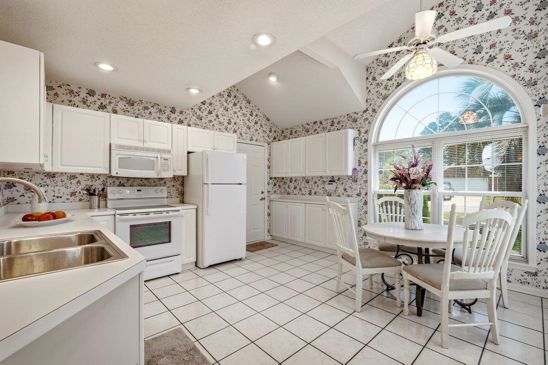 914 Tilghman Forest Dr. Property Photo 10