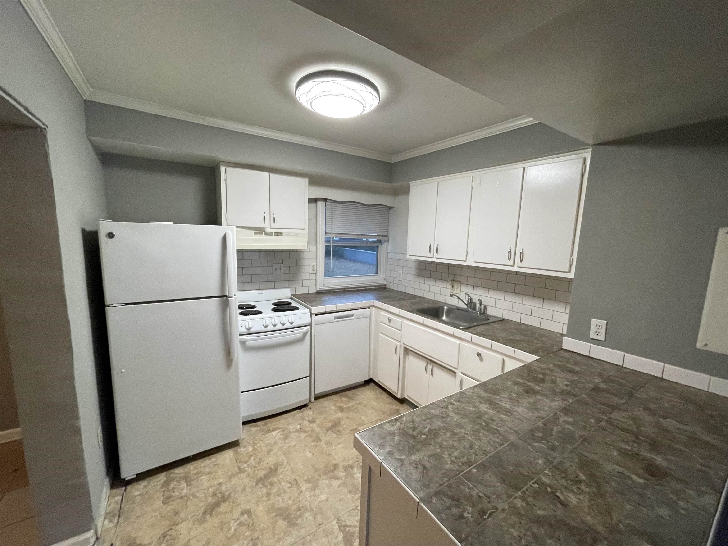 2705 Edge Dr. Property Photo 13