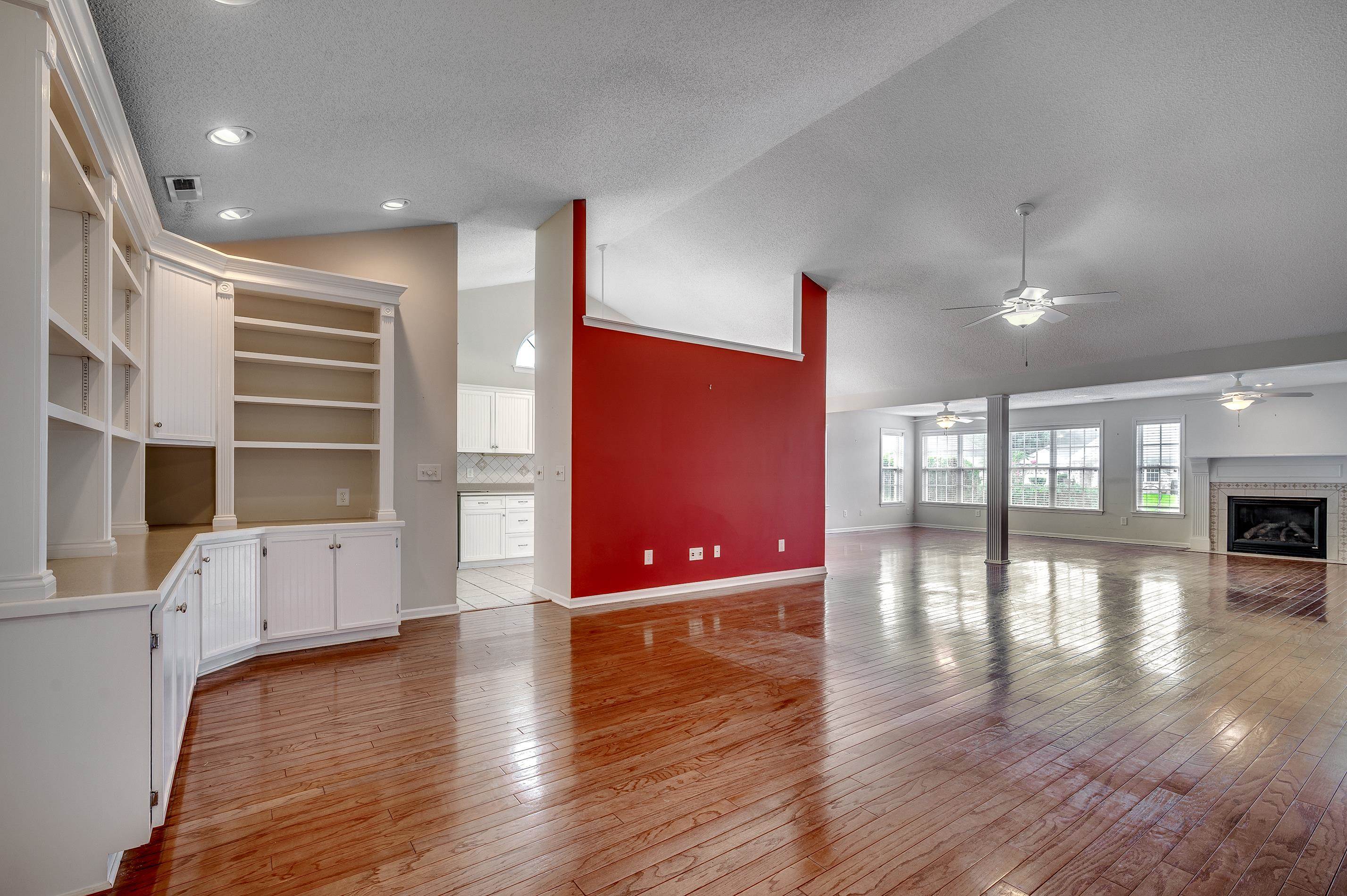 3512 Queens Harbour Blvd. Property Photo 4