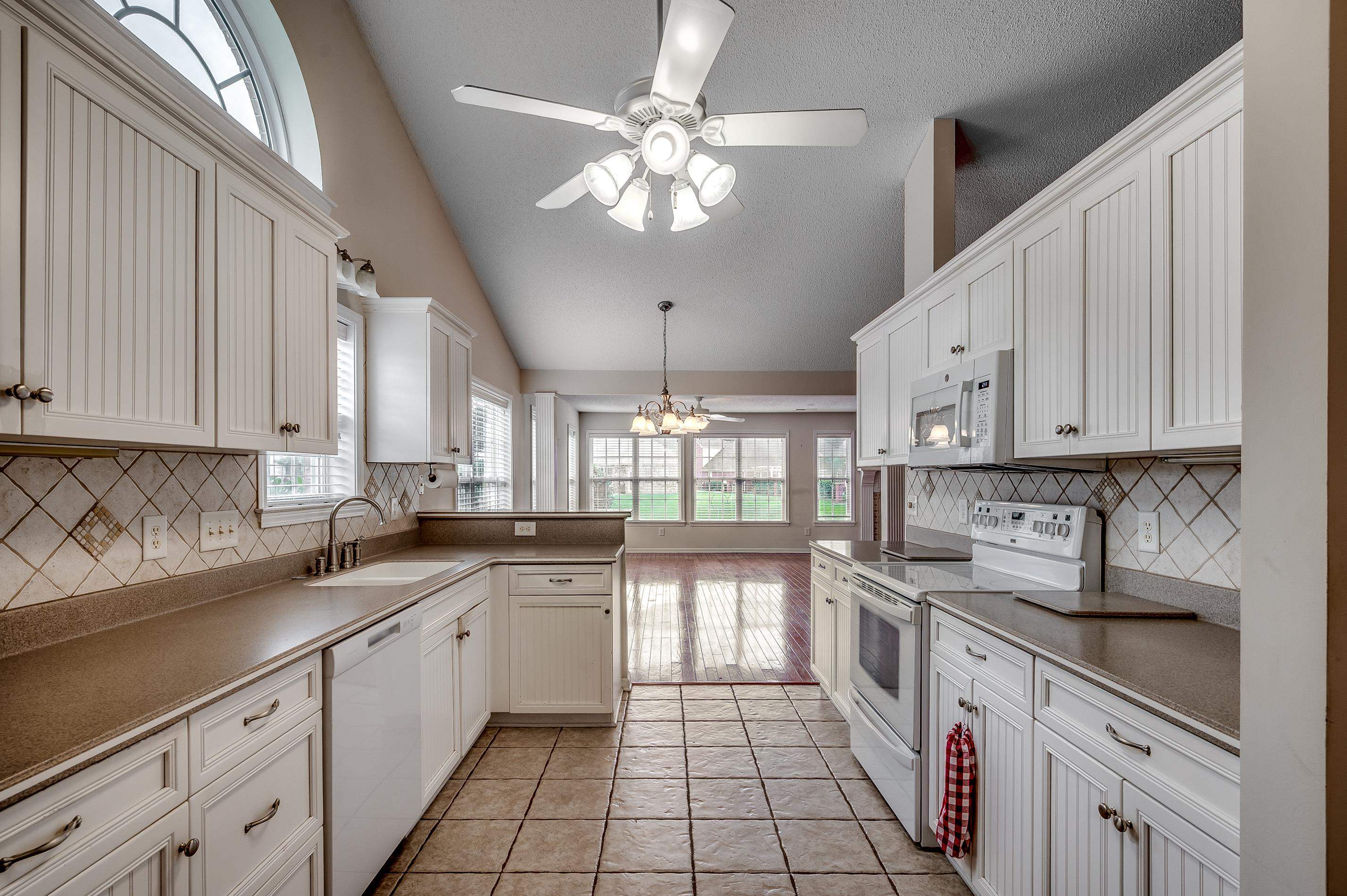 3512 Queens Harbour Blvd. Property Photo 15