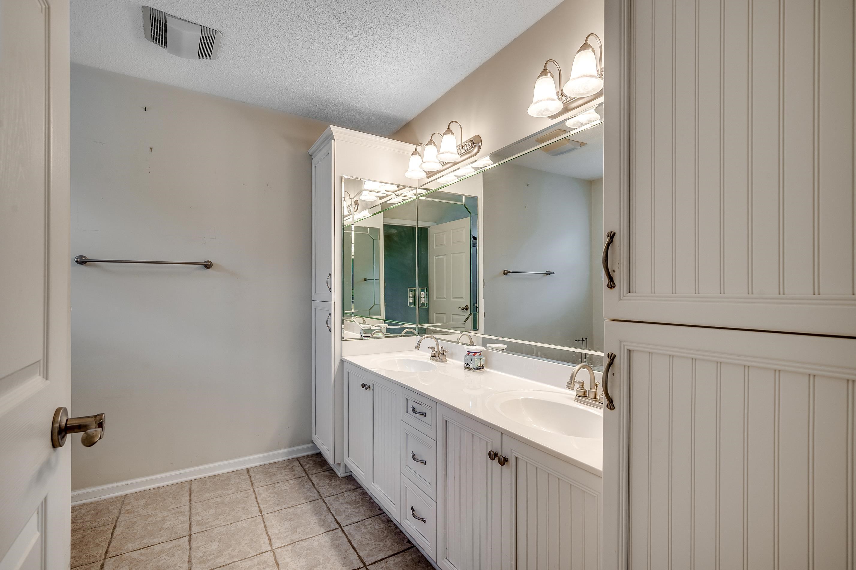 3512 Queens Harbour Blvd. Property Photo 18