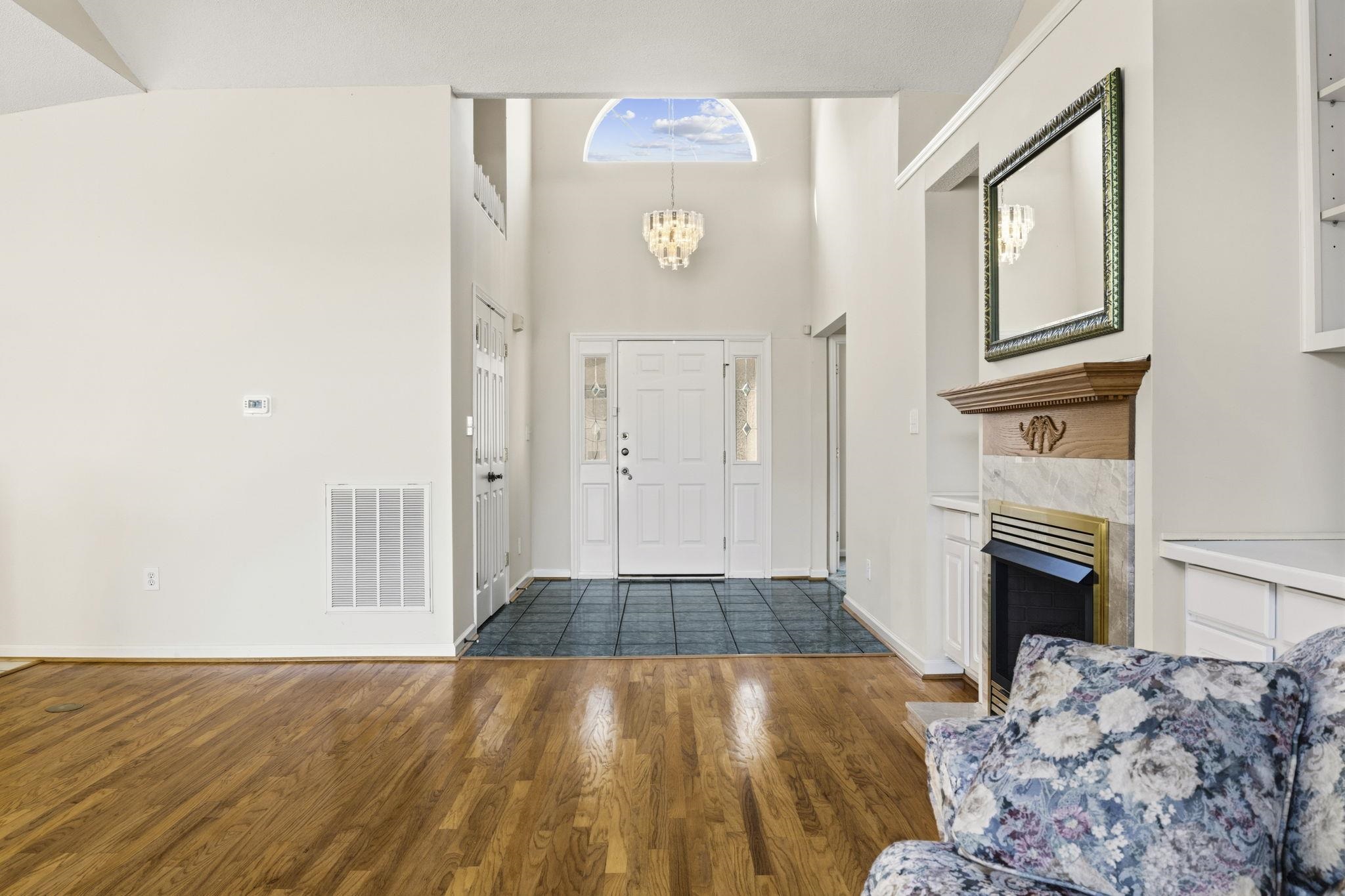 2443 Glen Dr. Property Photo 6