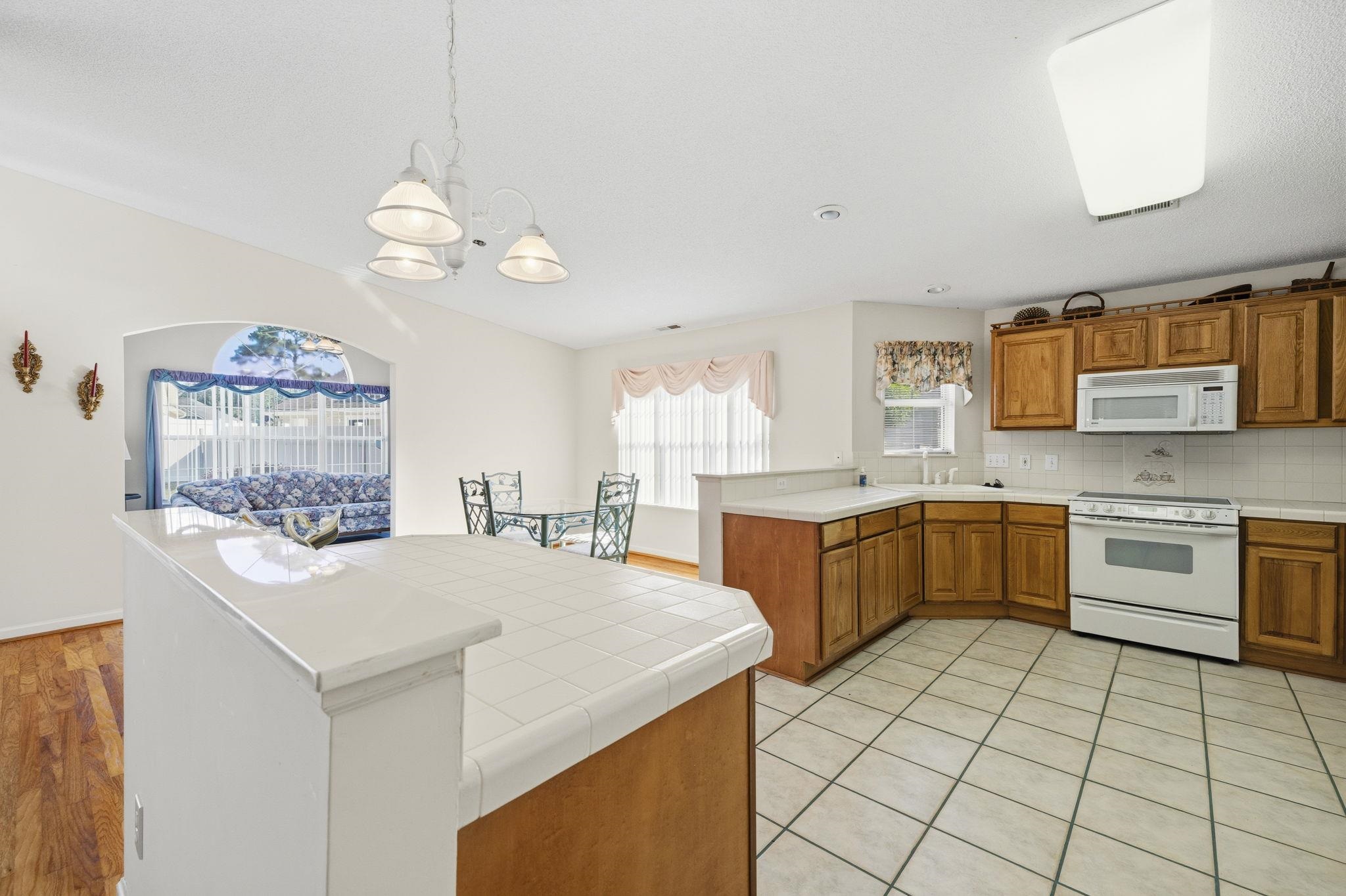 2443 Glen Dr. Property Photo 13