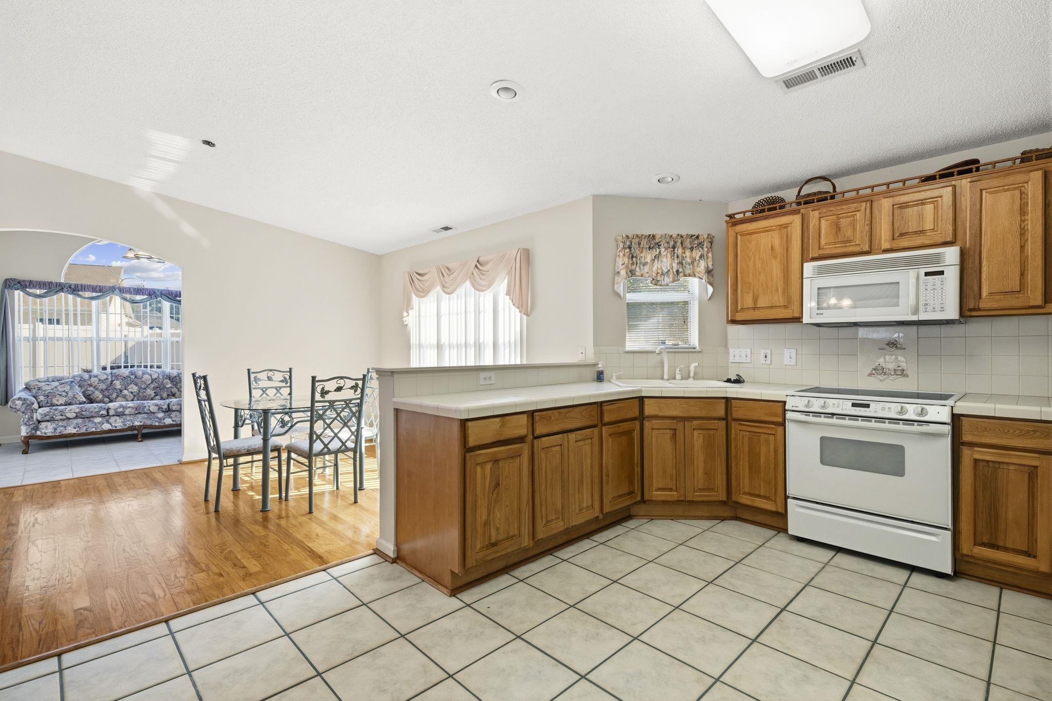 2443 Glen Dr. Property Photo 14
