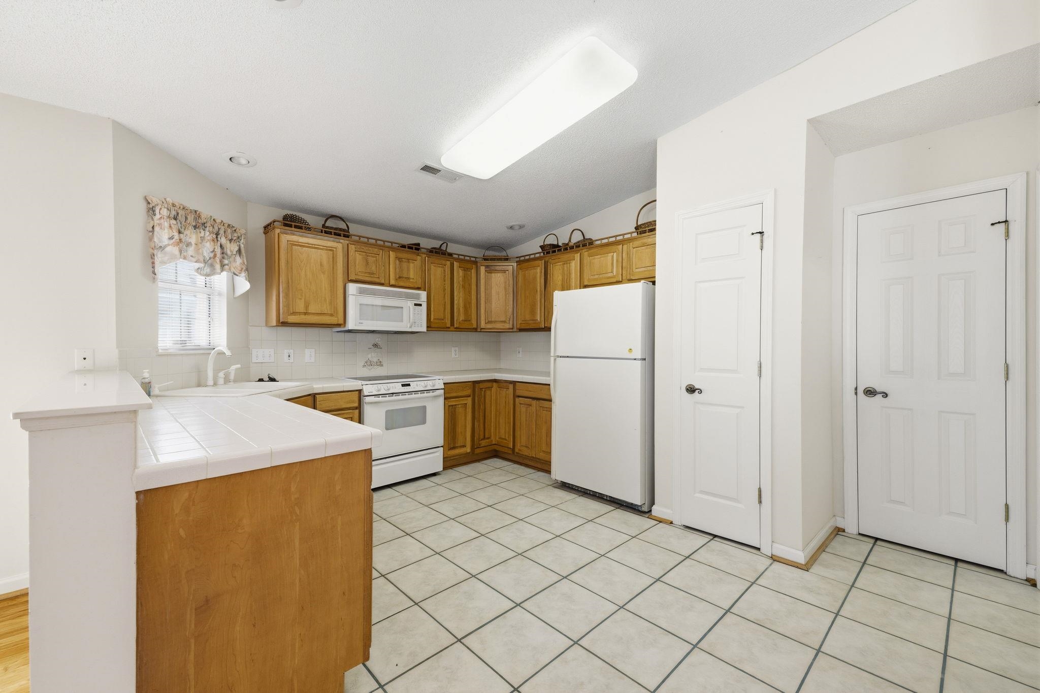 2443 Glen Dr. Property Photo 15