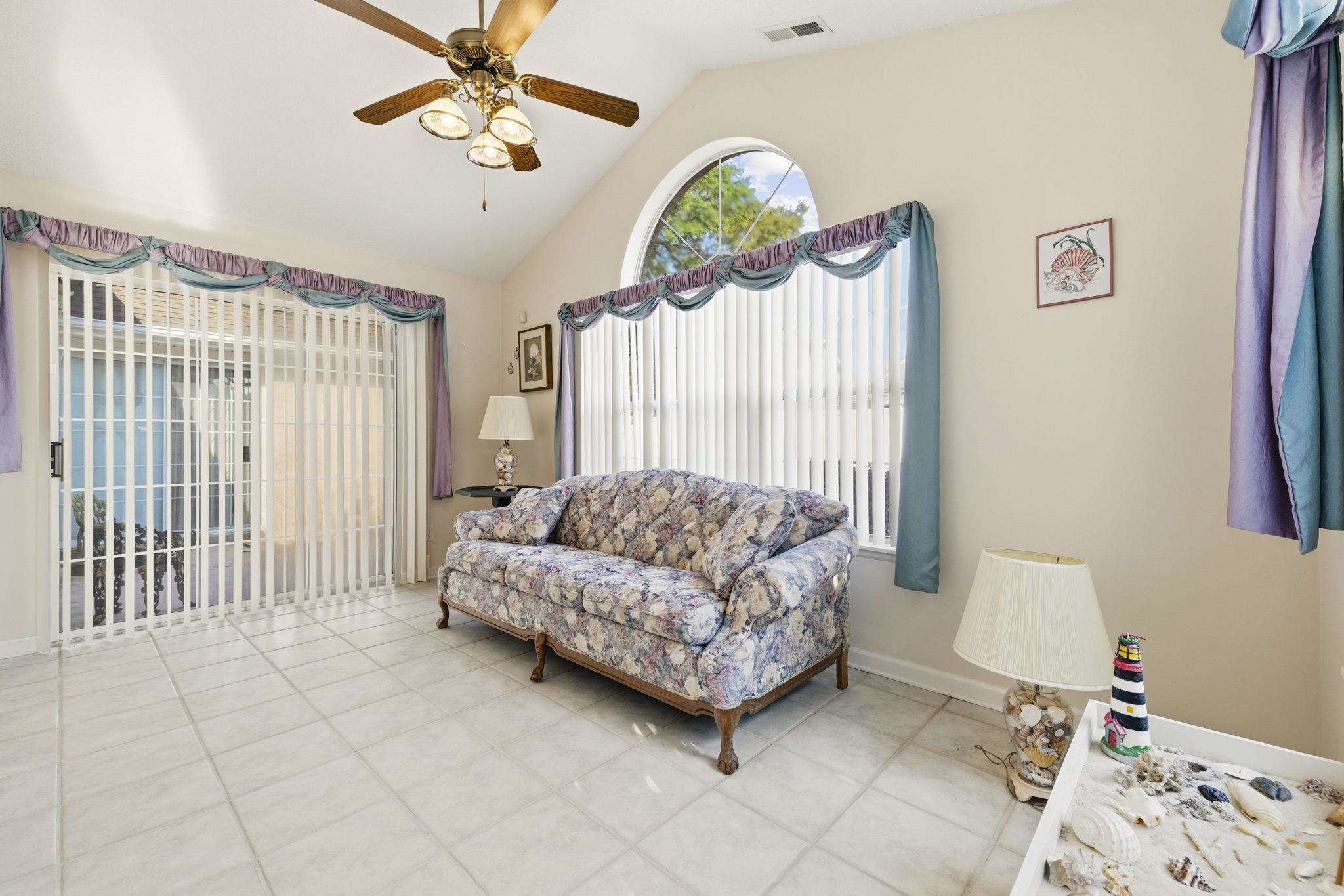 2443 Glen Dr. Property Photo 20