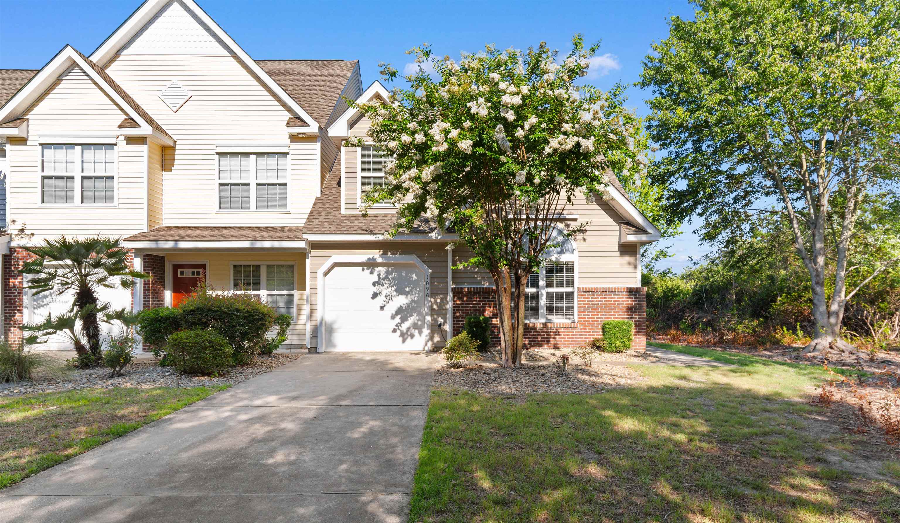 1090 Stanton Pl. Property Photo 2