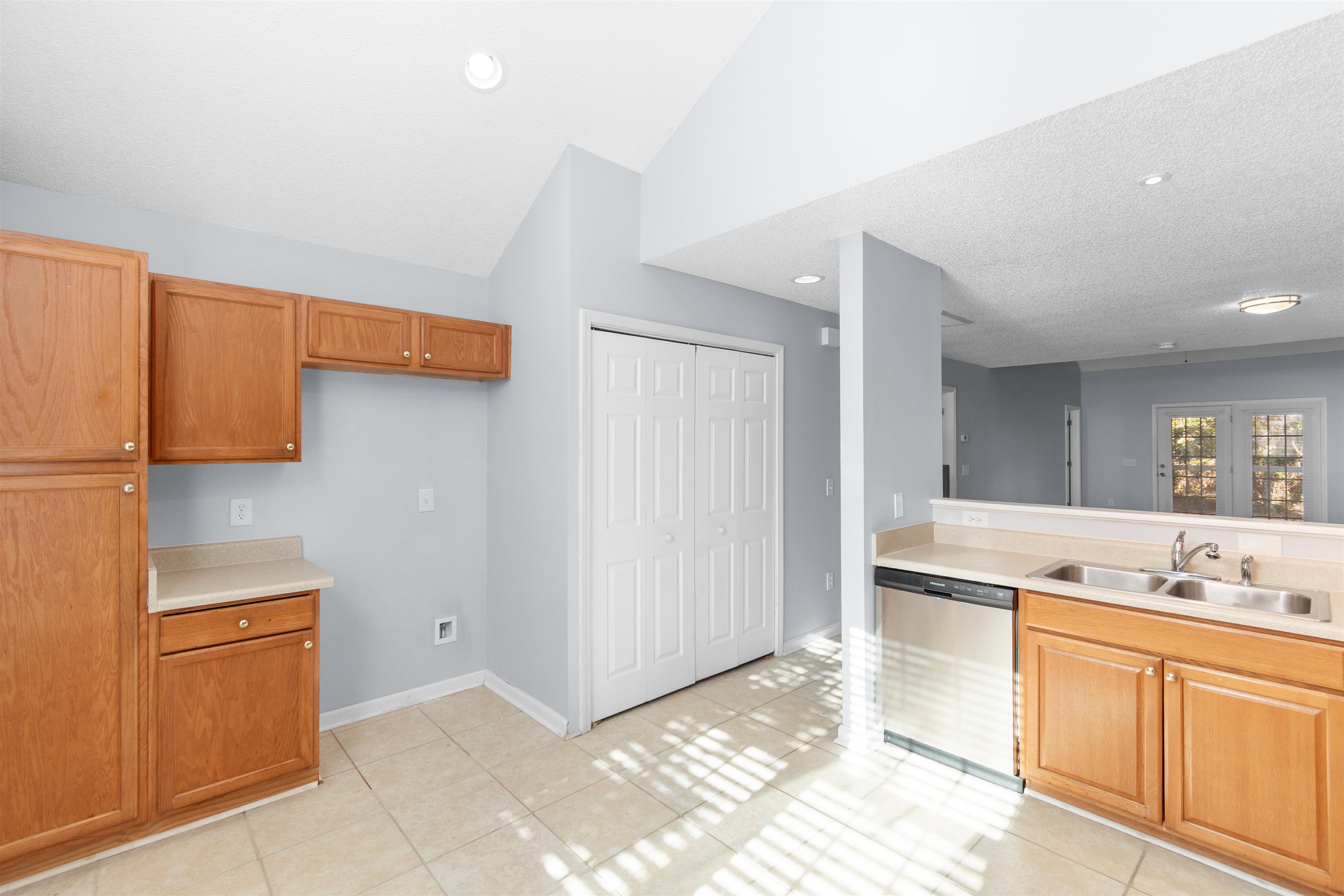 1090 Stanton Pl. Property Photo 8