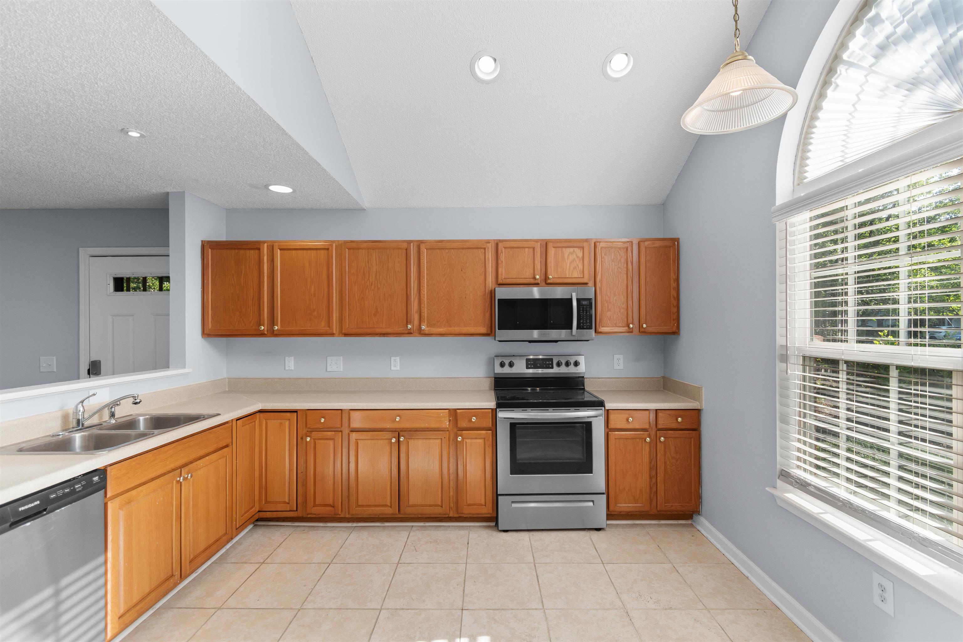 1090 Stanton Pl. Property Photo 10