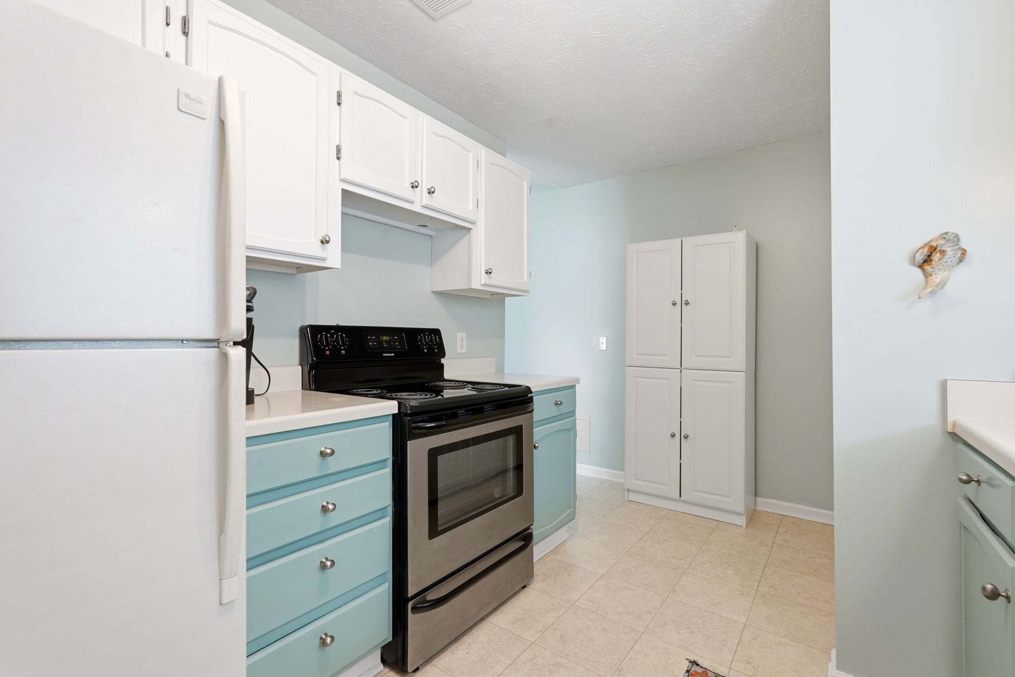 906 Tiffany Ln. Property Photo 2